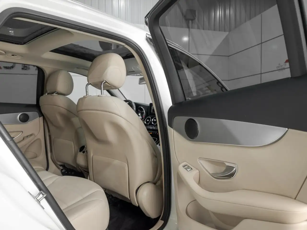 Mercedes-Benz GLC снимка Mercedes-Benz GLC