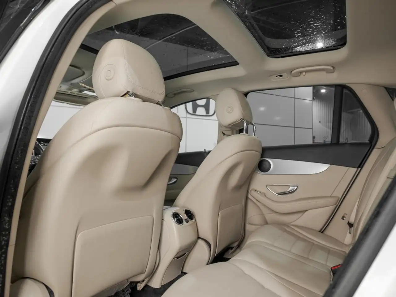 Mercedes-Benz GLC снимка Mercedes-Benz GLC