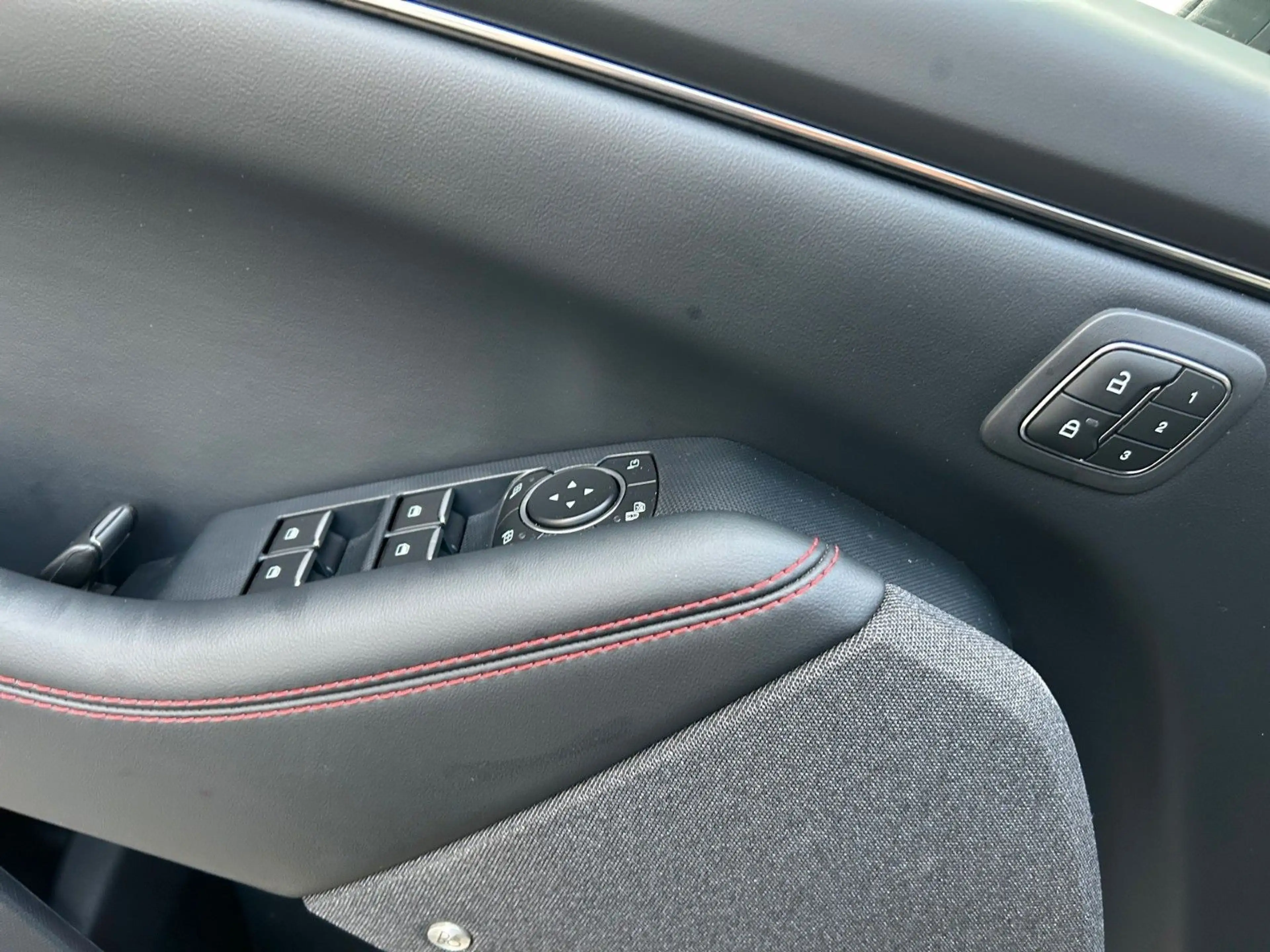 Ford Mustang Mach-E Premium ALLRAD Panoramadach — photo 8