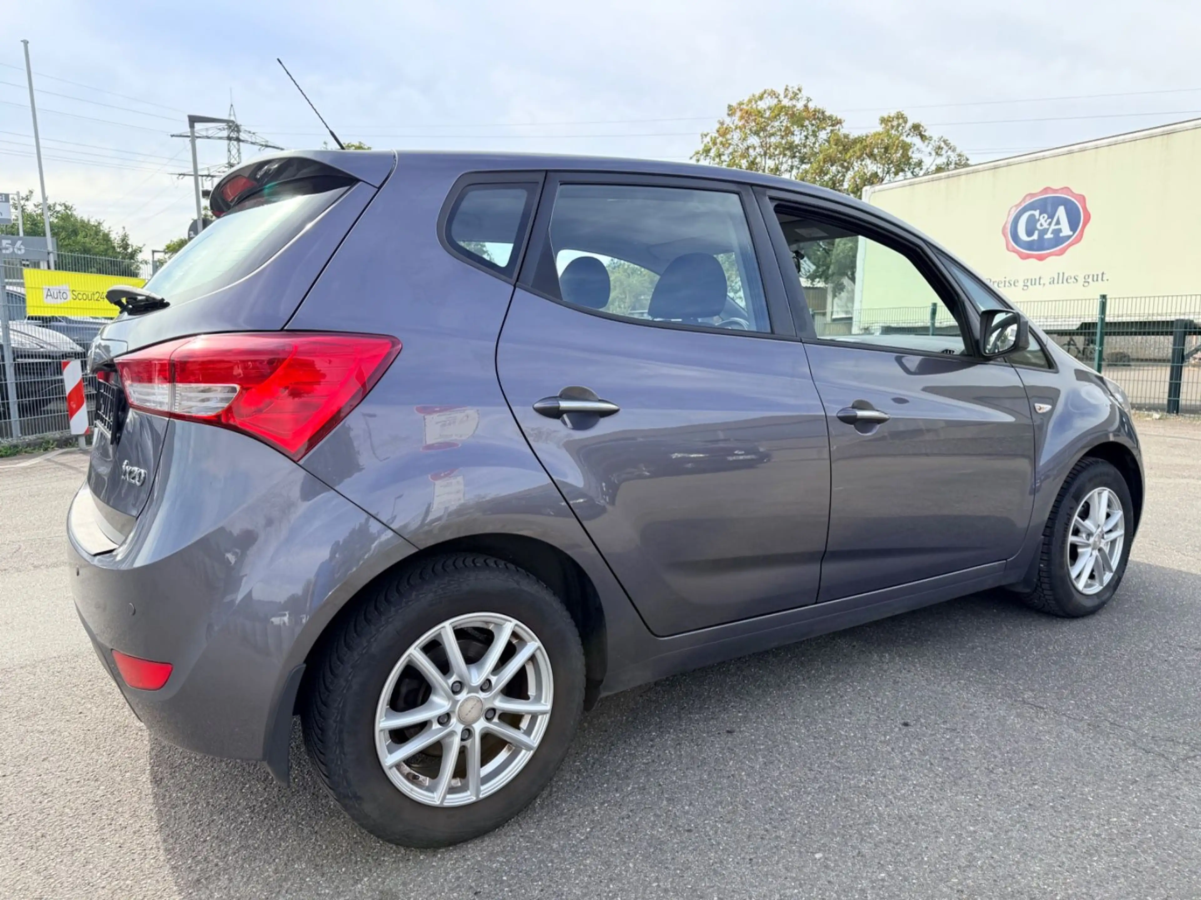Hyundai iX20 Classic — photo 8