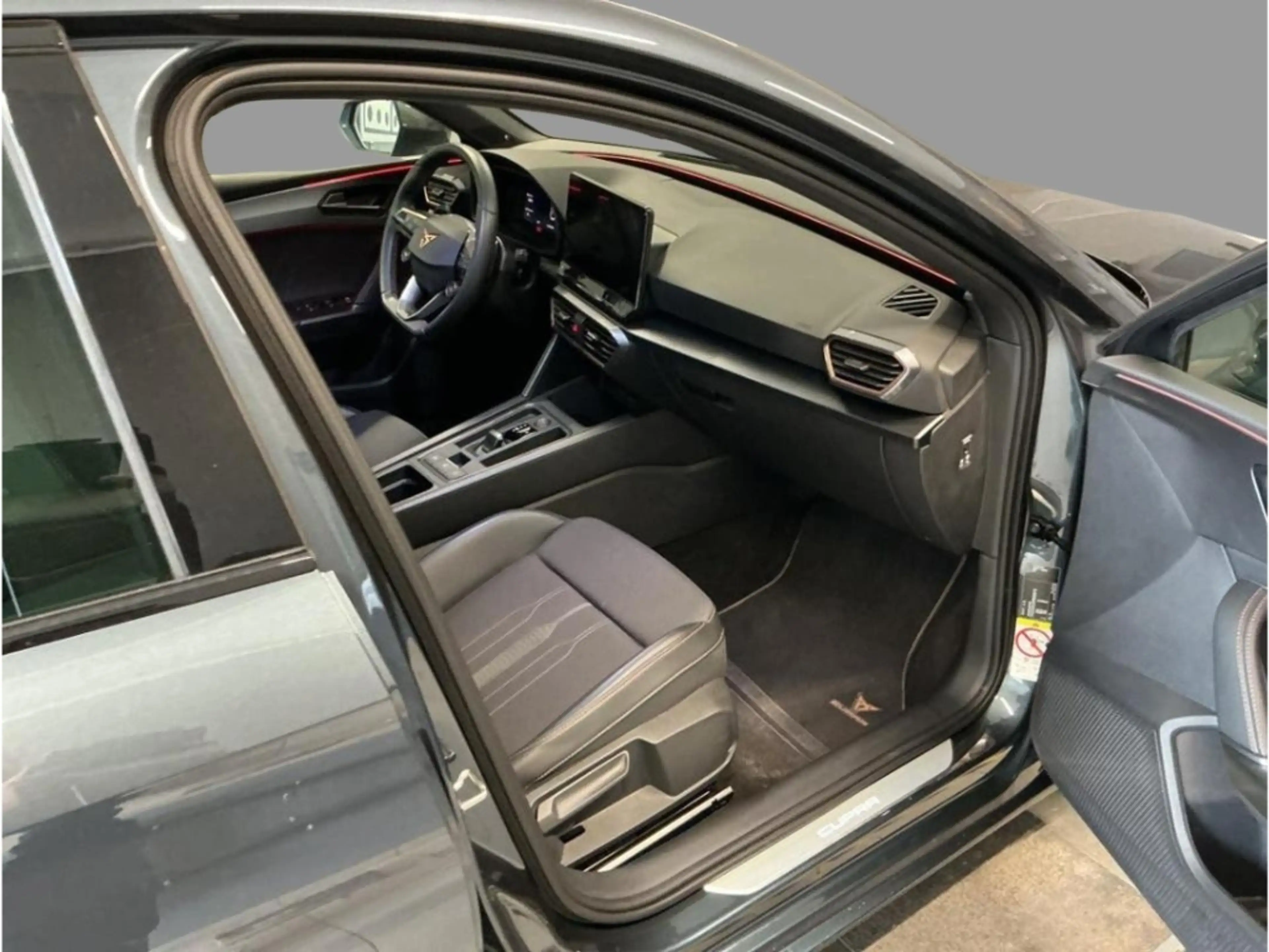 CUPRA Leon Sportstourer 2.0 TSI DSG Navi Pano ACC Kessy Parkl — photo 5
