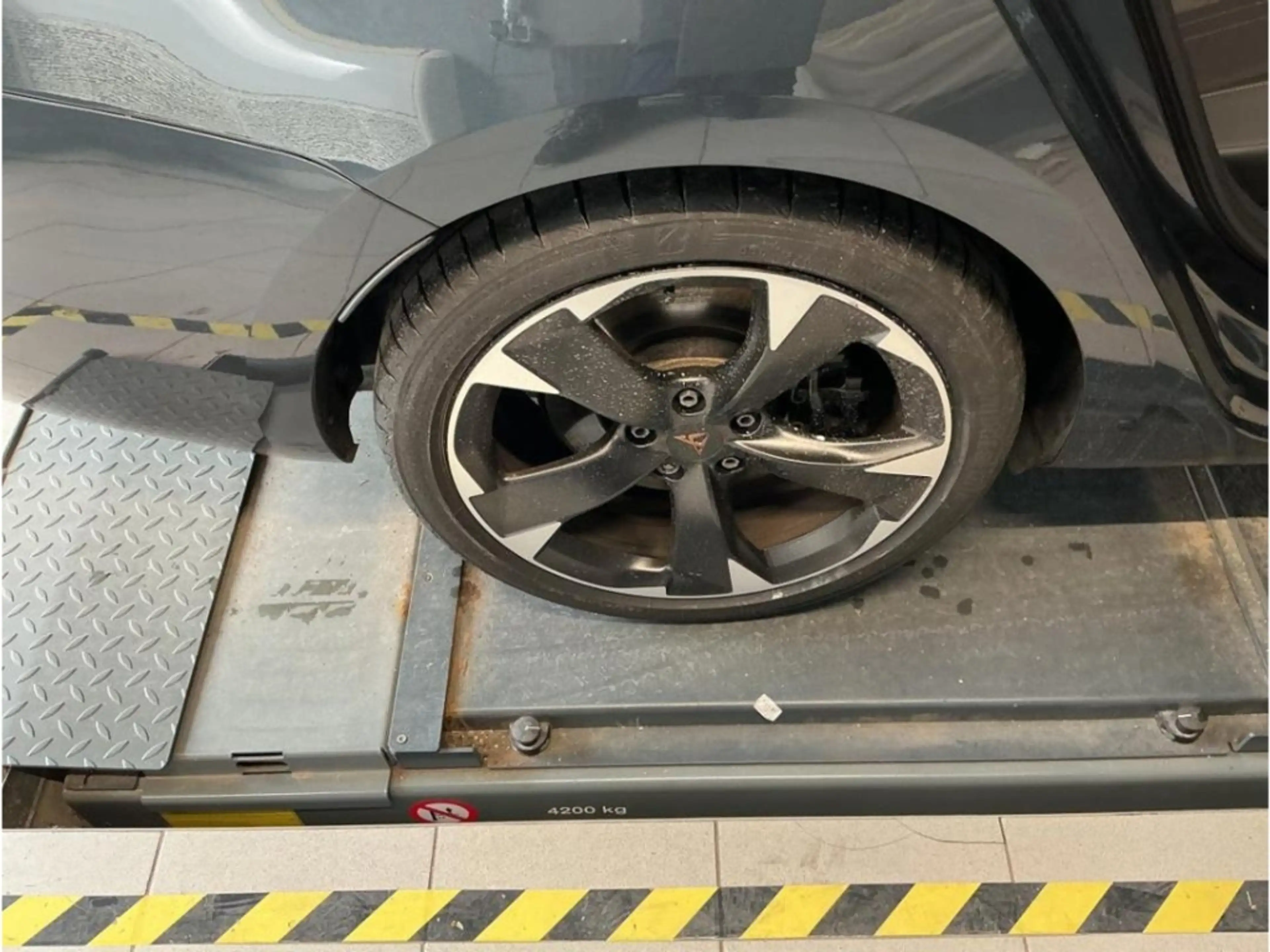CUPRA Leon Sportstourer 2.0 TSI DSG Navi Pano ACC Kessy Parkl — photo 8