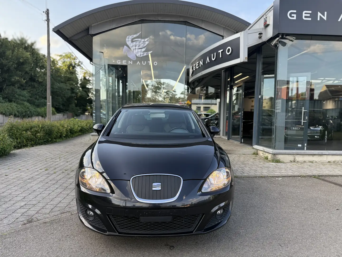 SEAT Leon Leon 1.6 CR TDi Style Copa Park Assist Airco Schwarz - 2