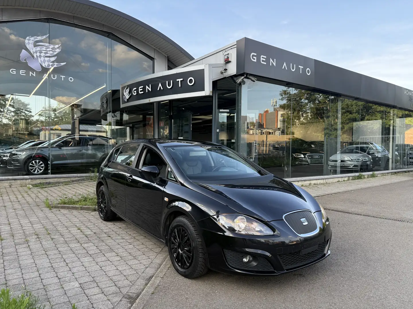 SEAT Leon Leon 1.6 CR TDi Style Copa Park Assist Airco Schwarz - 1