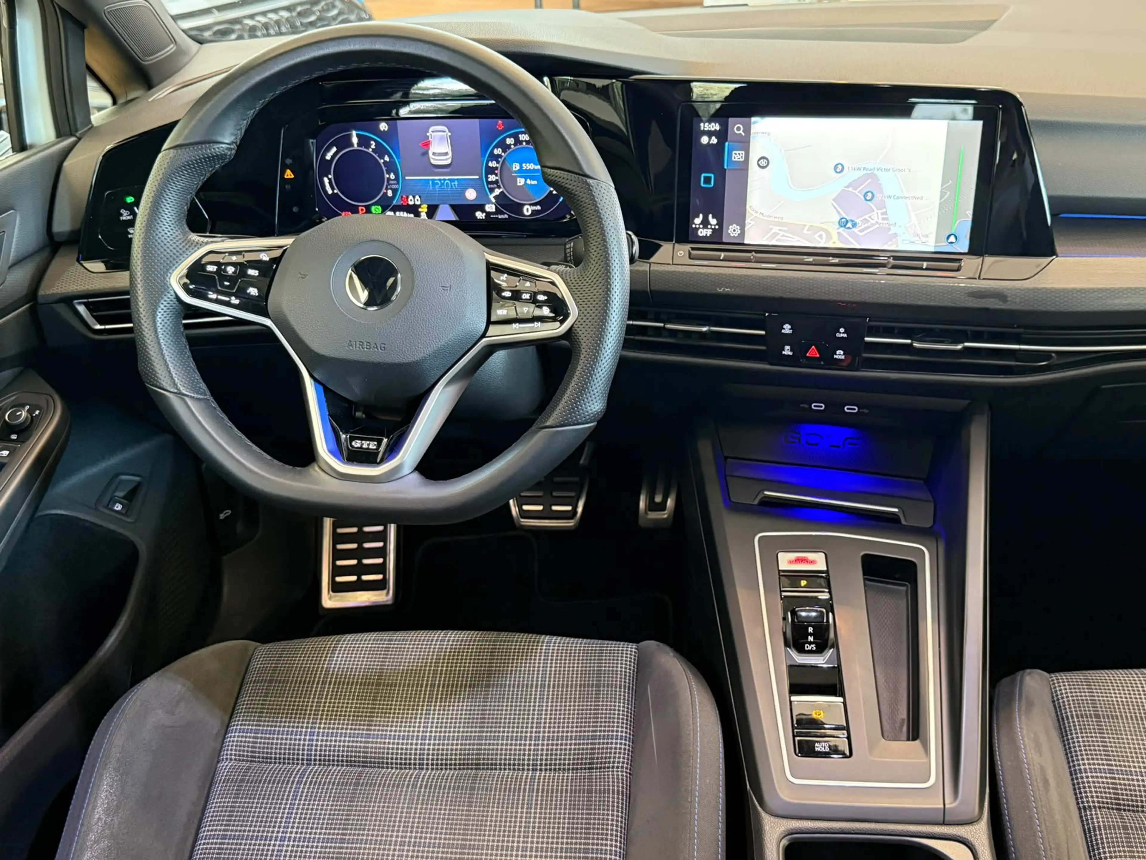 Volkswagen Golf GTE 1.4 eHybrid — photo 14