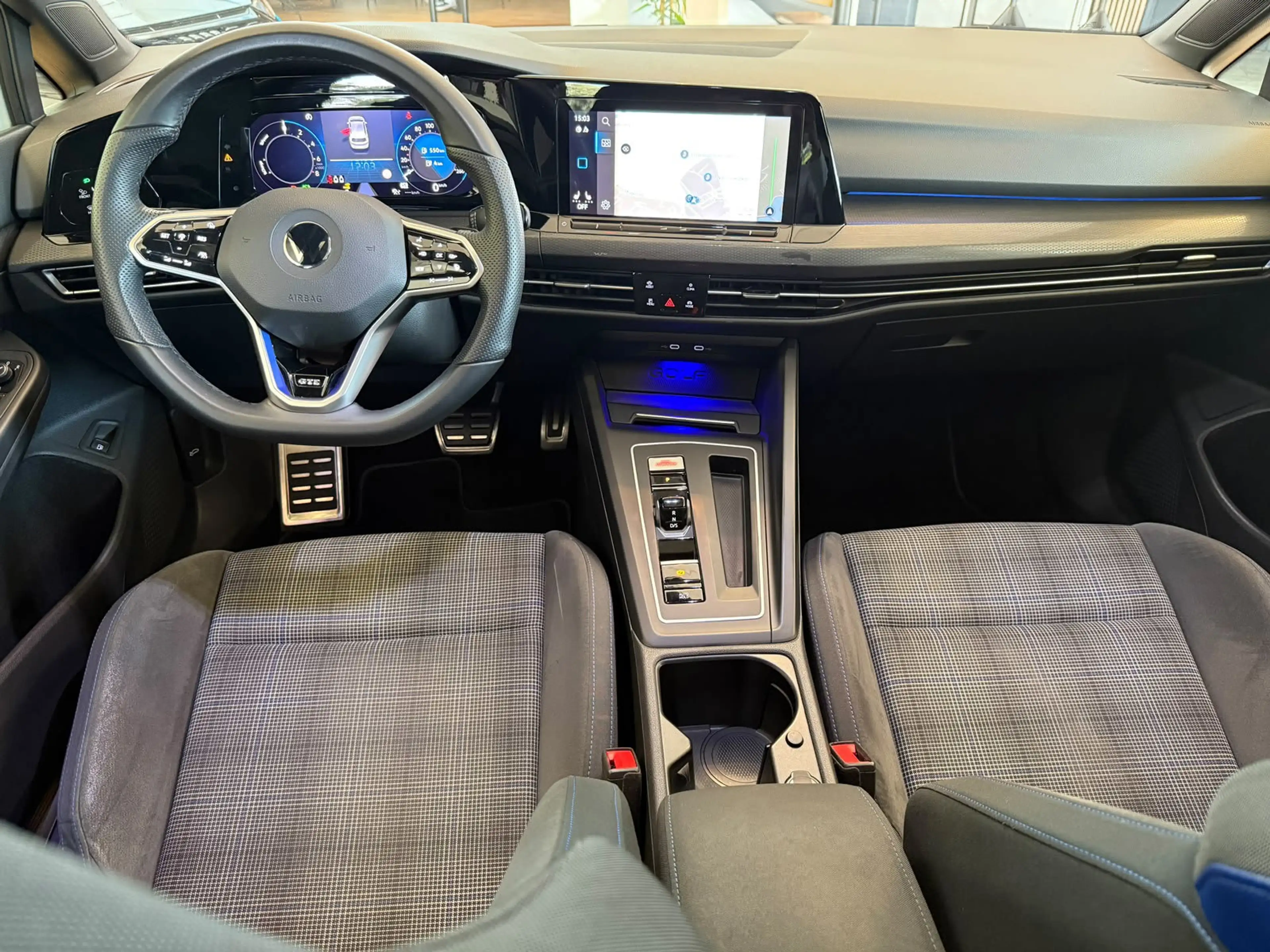 Volkswagen Golf GTE 1.4 eHybrid — photo 13