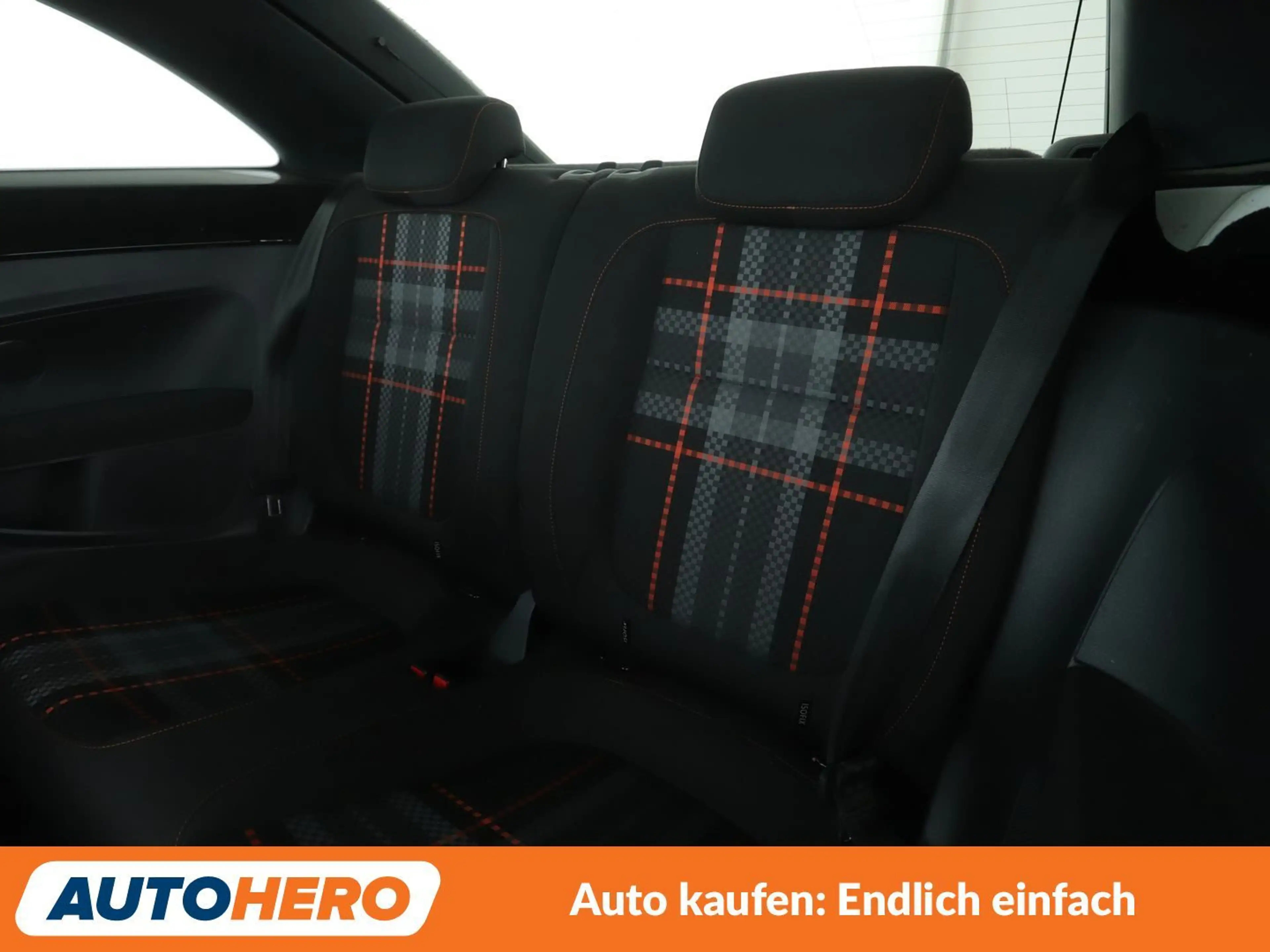 Volkswagen Beetle 2.0 TDI Club BlueMotion Tech Aut.*NAVI*TEMPO*PDC* — photo 14