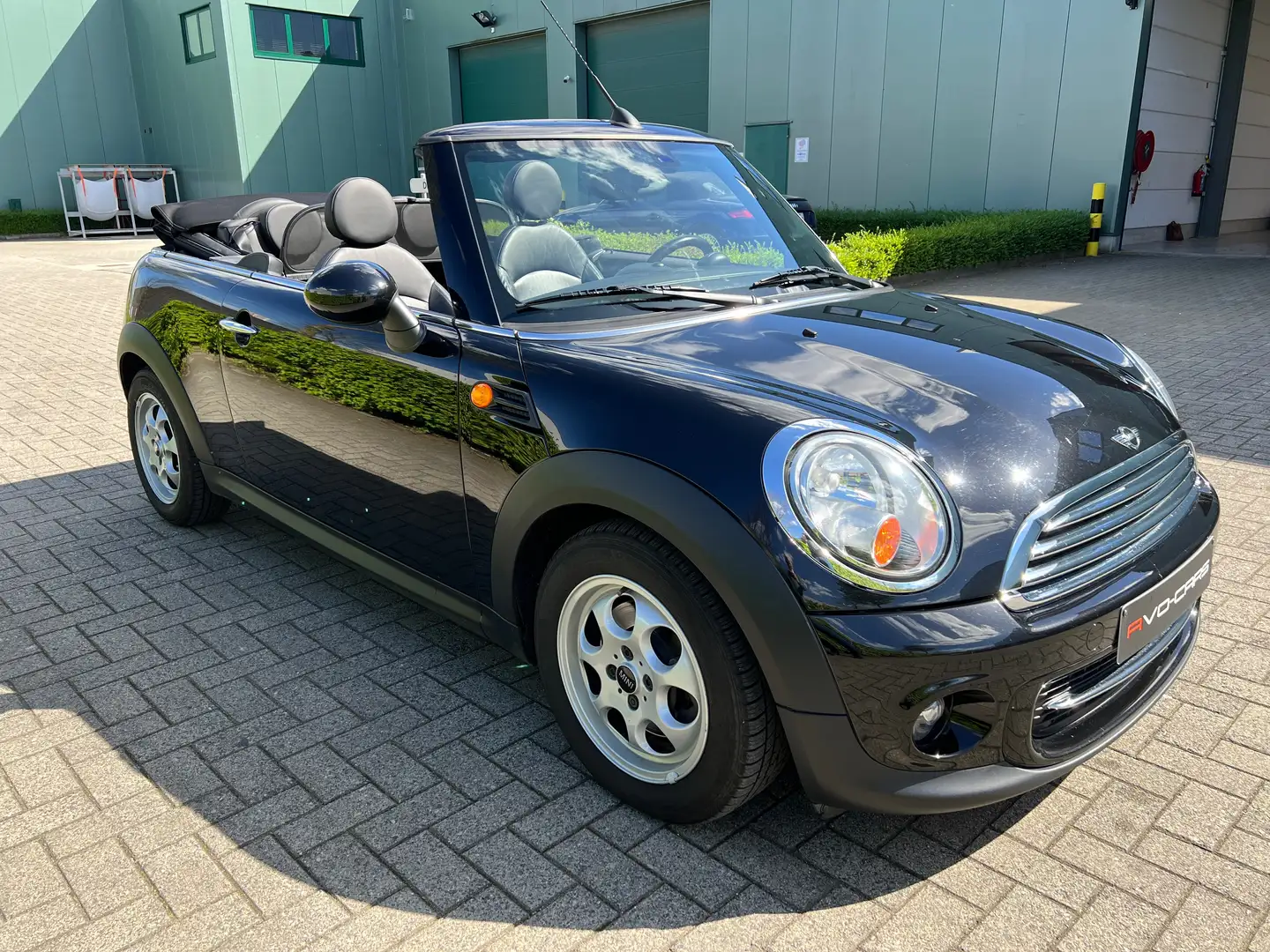 MINI Cooper Cabrio 1.6i 6vit / Leder / Airco / Alu velgen / Garantie Negro - 2