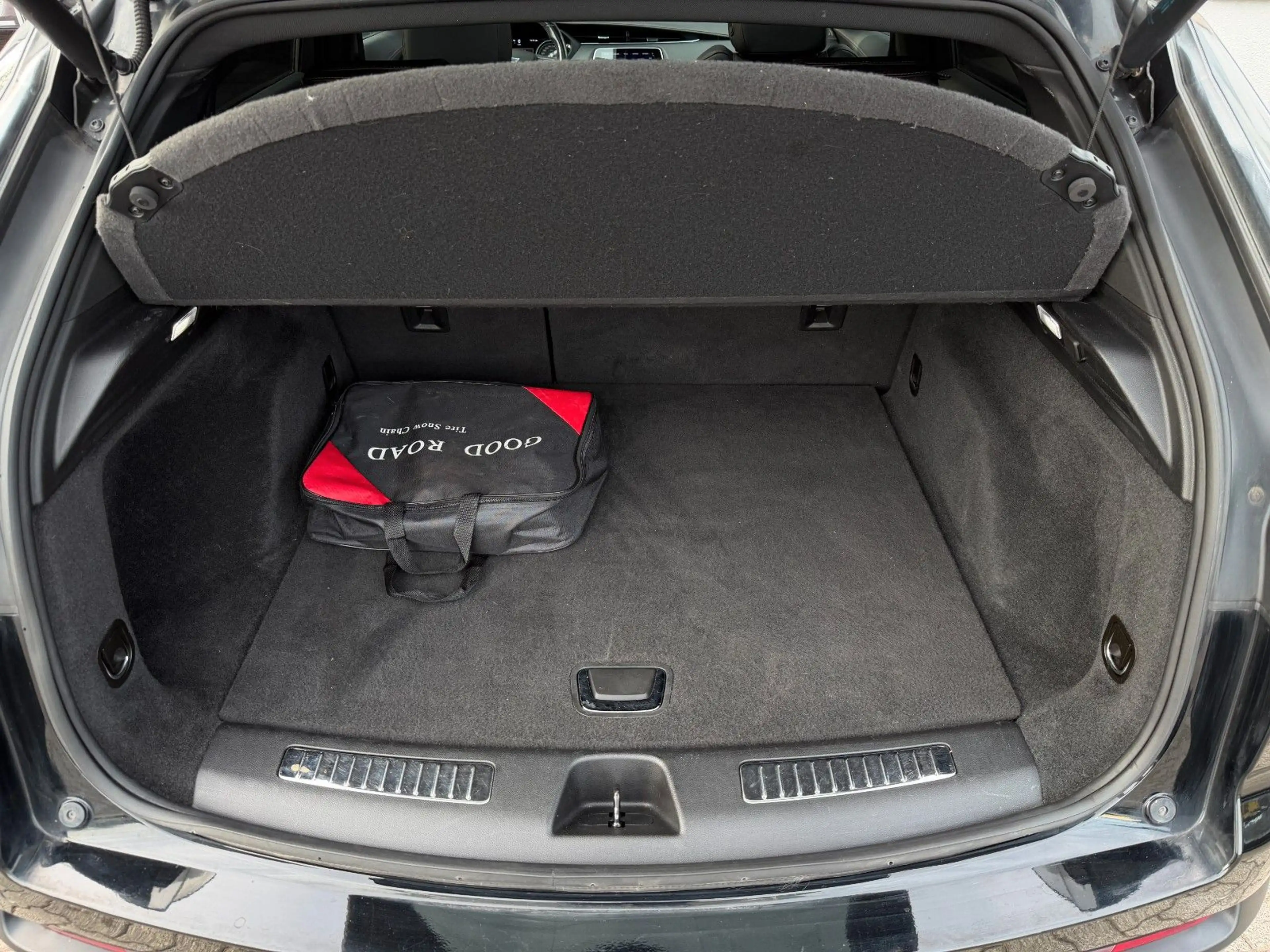 Cadillac XT4 Sport AWD 1-HAND/360°/PANO/SHZ/AHK — photo 12