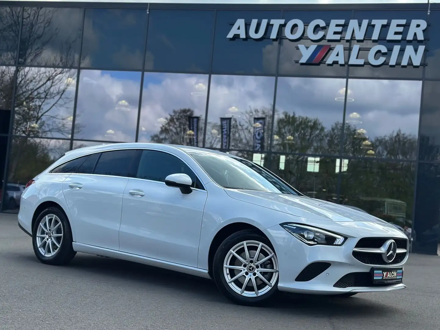 Mercedes-Benz CLA 200 Aut. 1.H/NAV/R-CAM/AHK/LM Weiß - 1