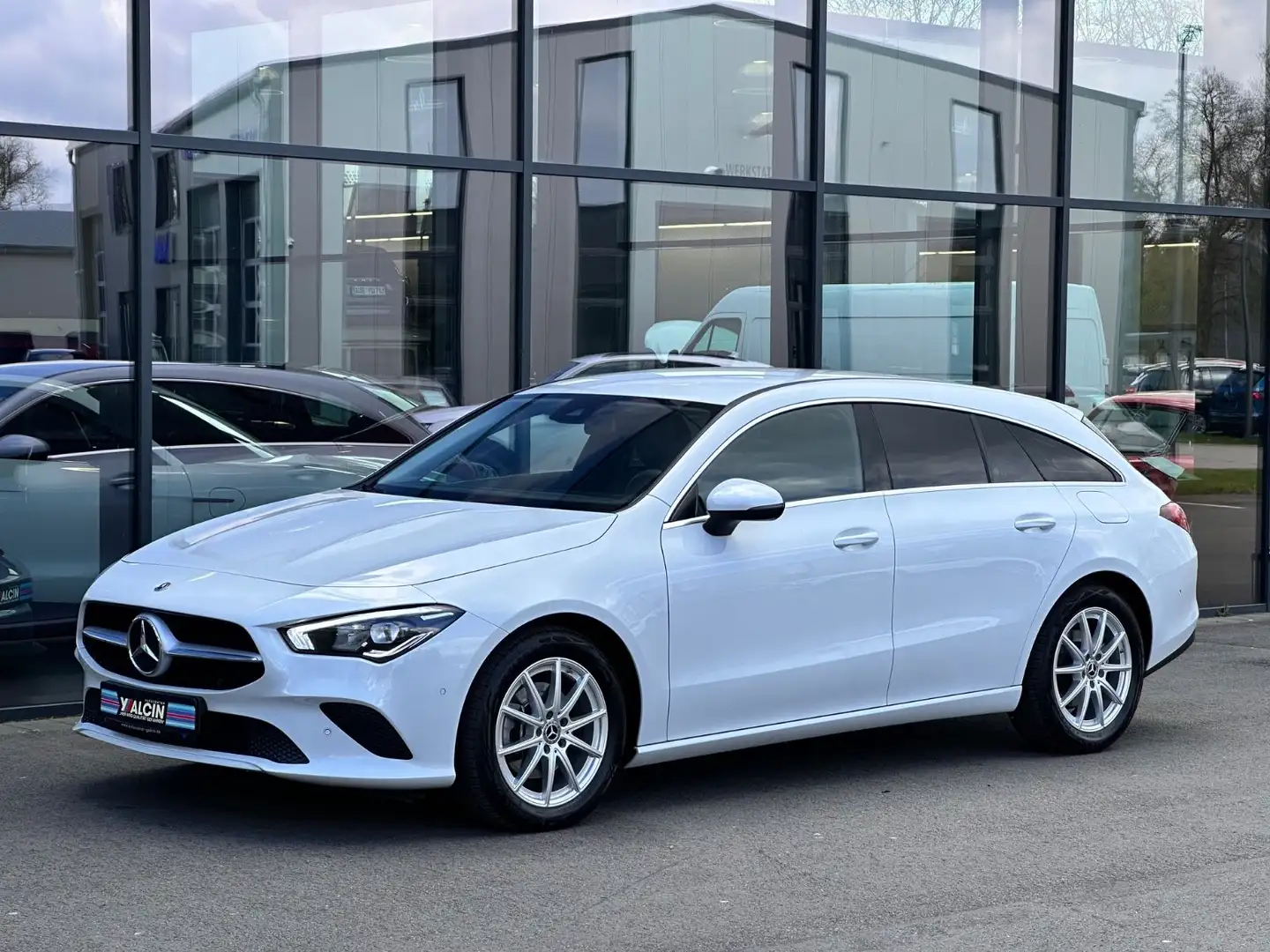 Mercedes-Benz CLA 200 Aut. 1.H/NAV/R-CAM/AHK/LM Weiß - 2