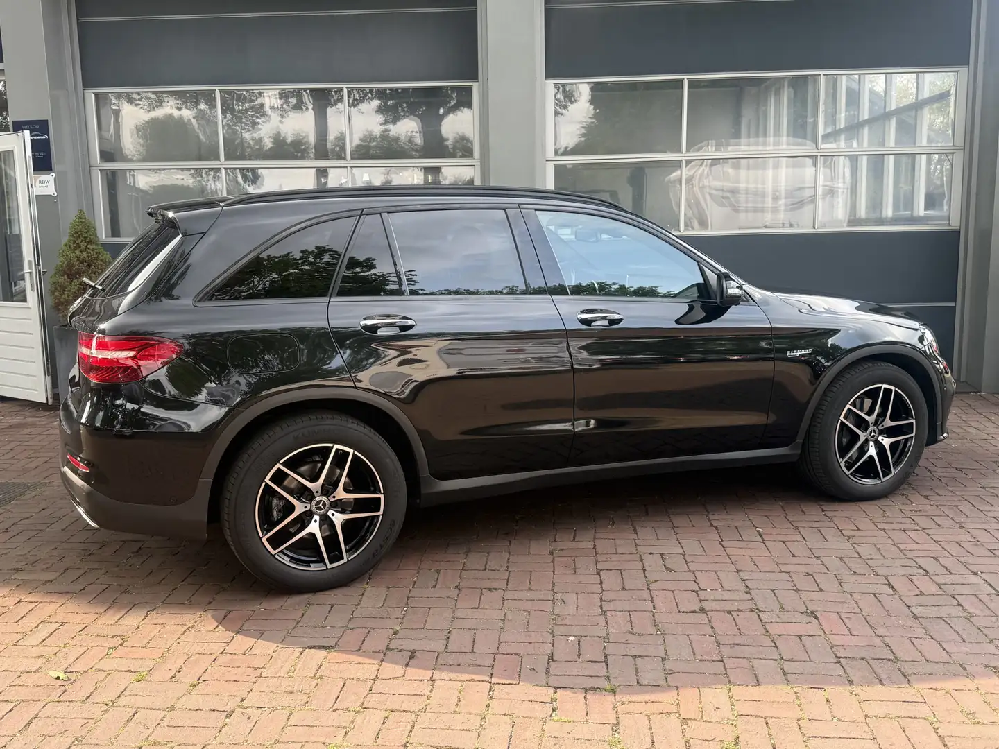 Mercedes-Benz GLC 250 4MATIC Premium Plus Aut. | Burmester | Pano | Lede Zwart - 2