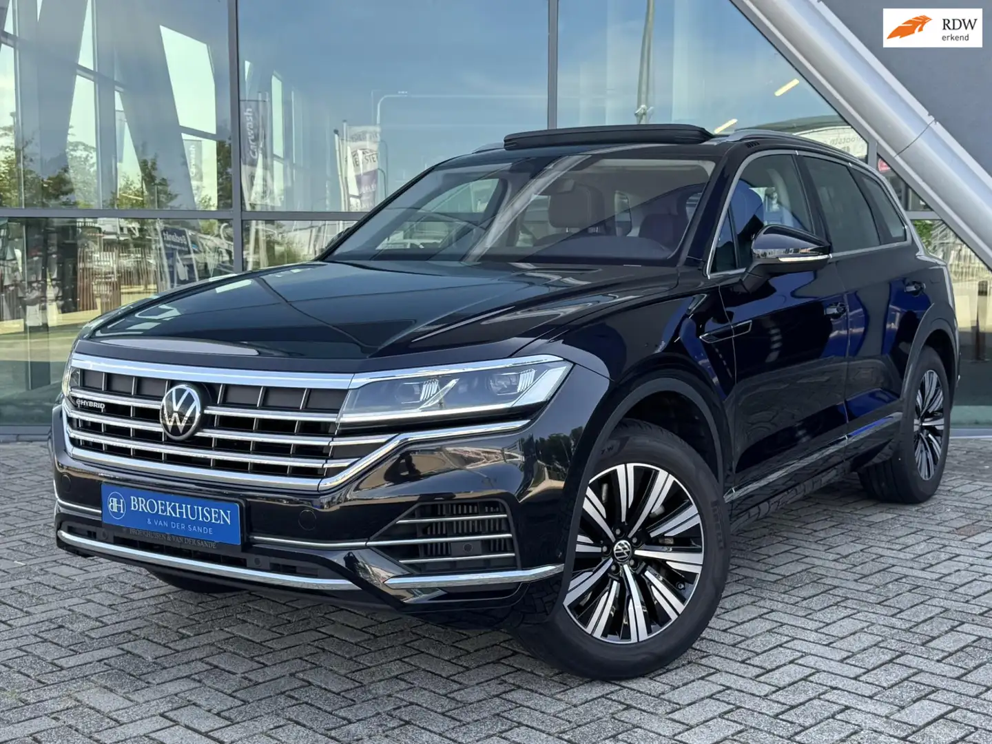 Volkswagen Touareg 3.0 TSi Plug In eHybrid 4MOTION 462pk Panoramadak Zwart - 1