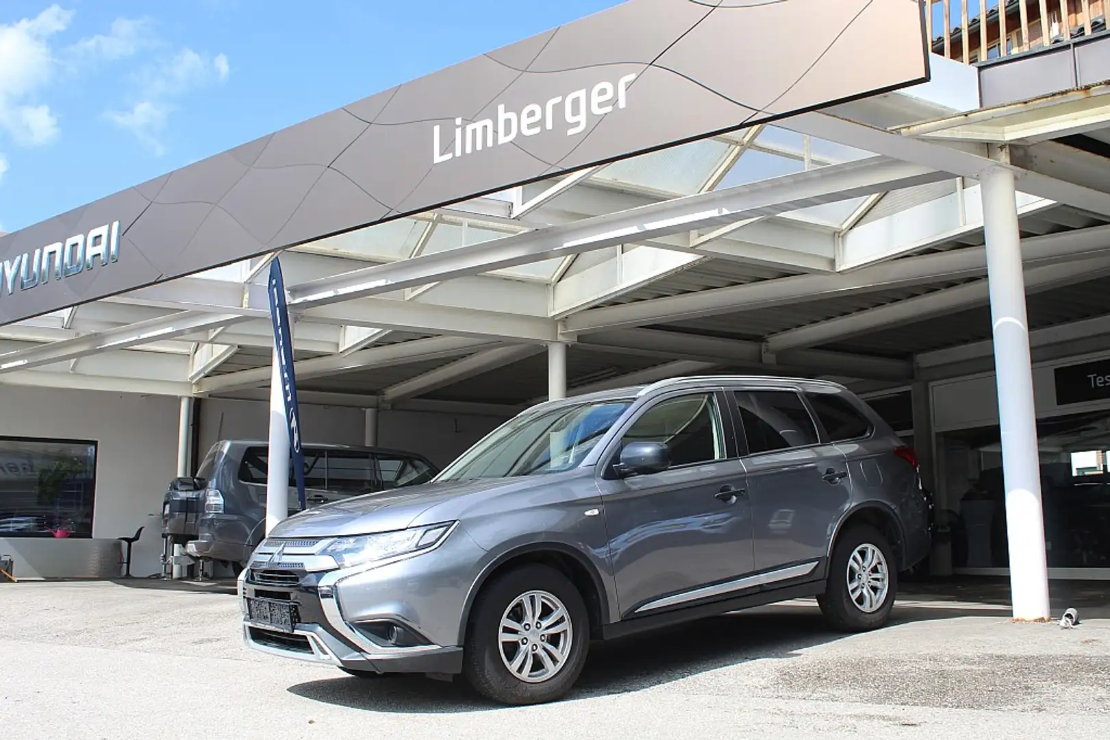 Mitsubishi Outlander 2,0 MIVEC AS&G Sondermodell 40 Gris - 1