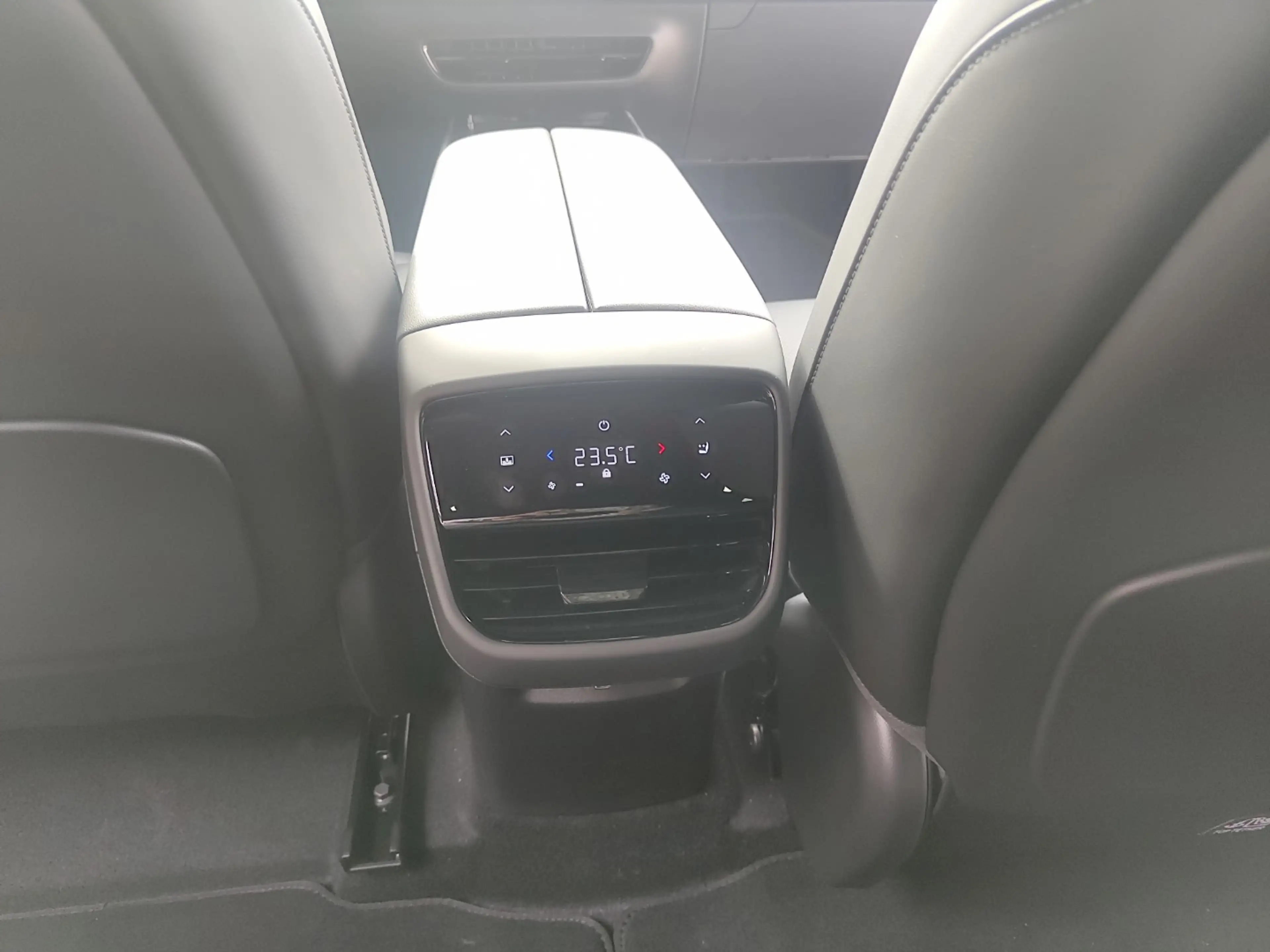 Mazda CX-6e EV 258ps — photo 12