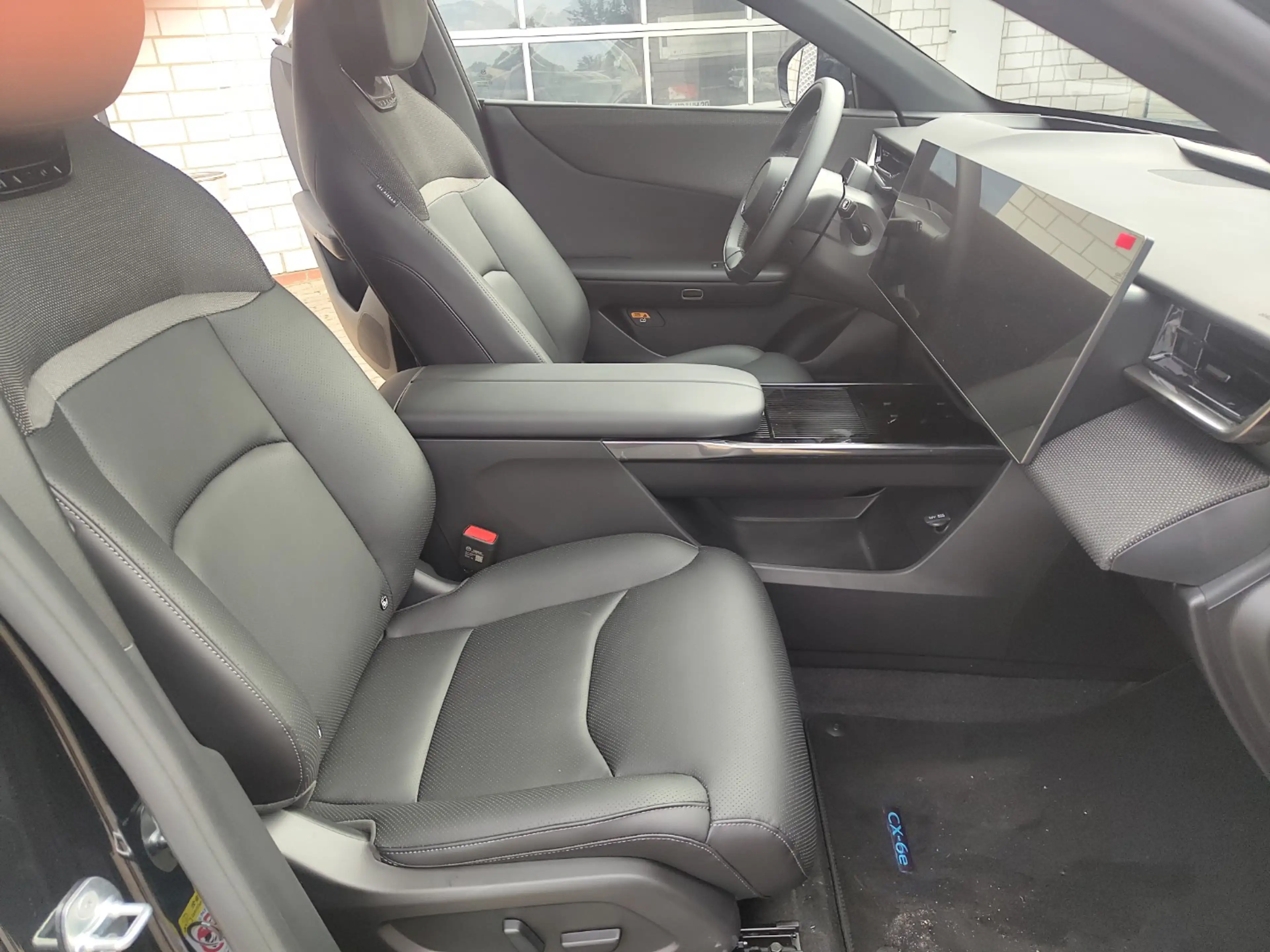 Mazda CX-6e EV 258ps — photo 7