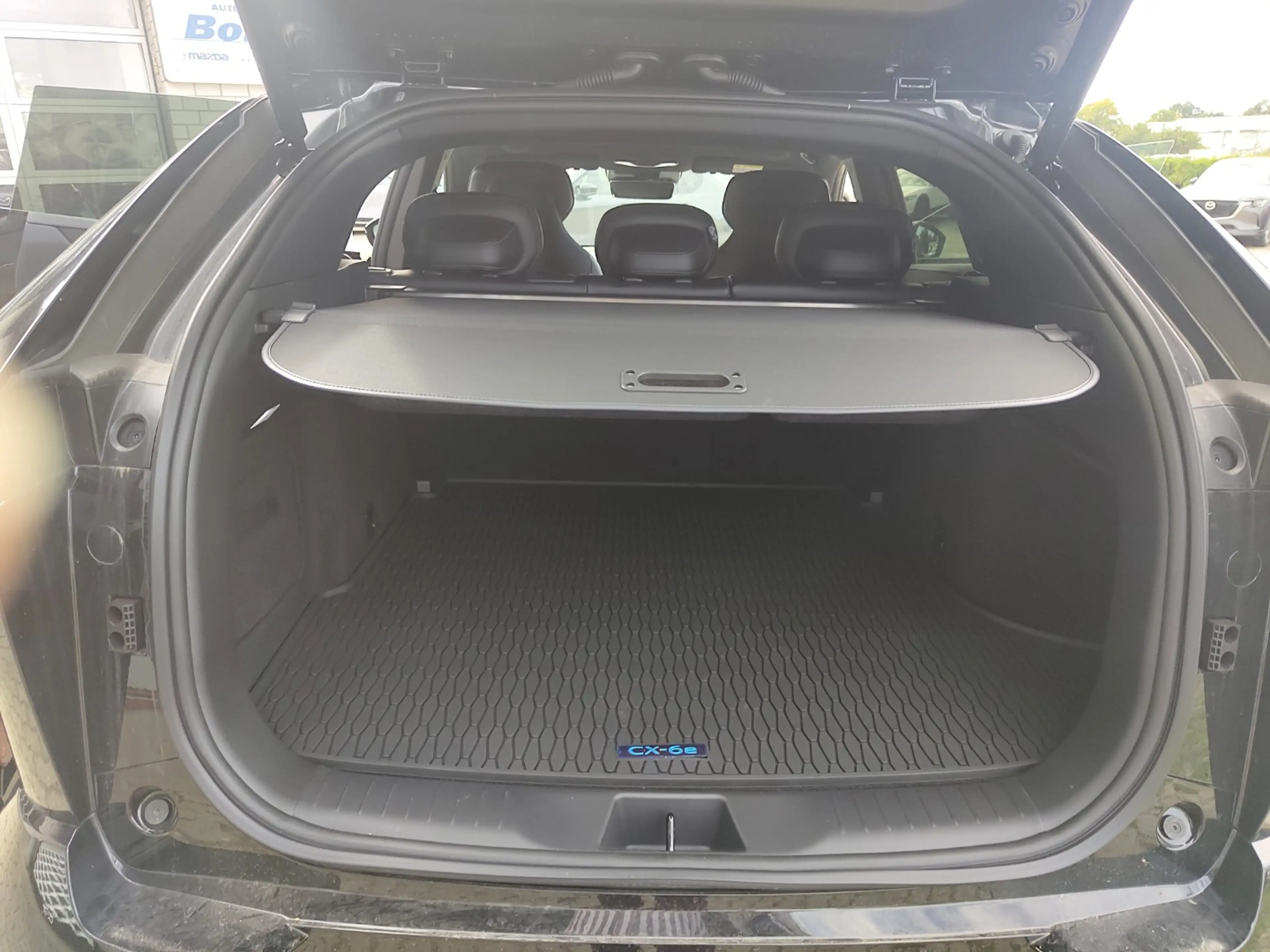 Mazda CX-6e EV 258ps — photo 11