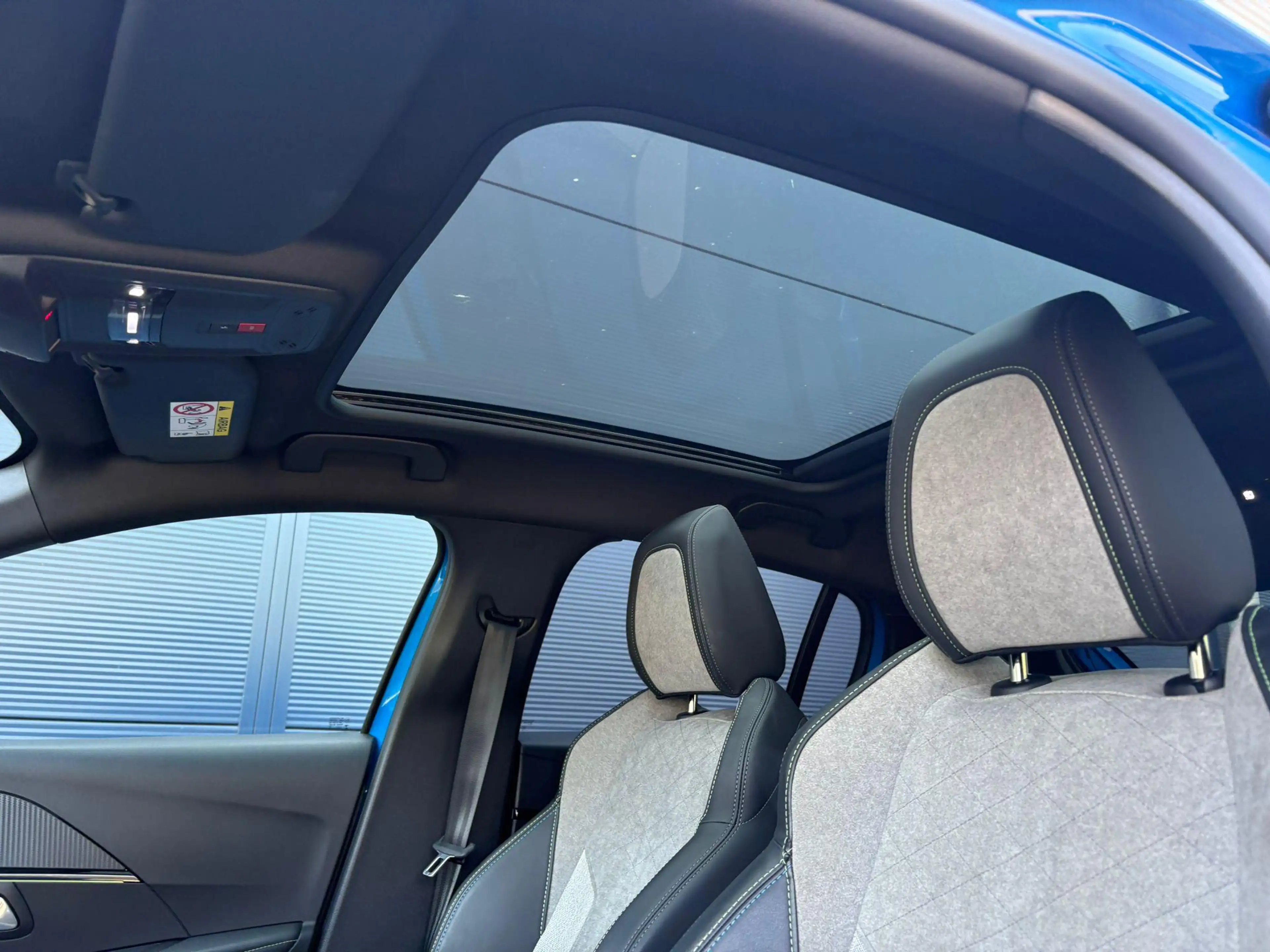 Peugeot e-208 EV GT Pack 50 kWh | Navigatie | Stoelverwarming | — photo 15
