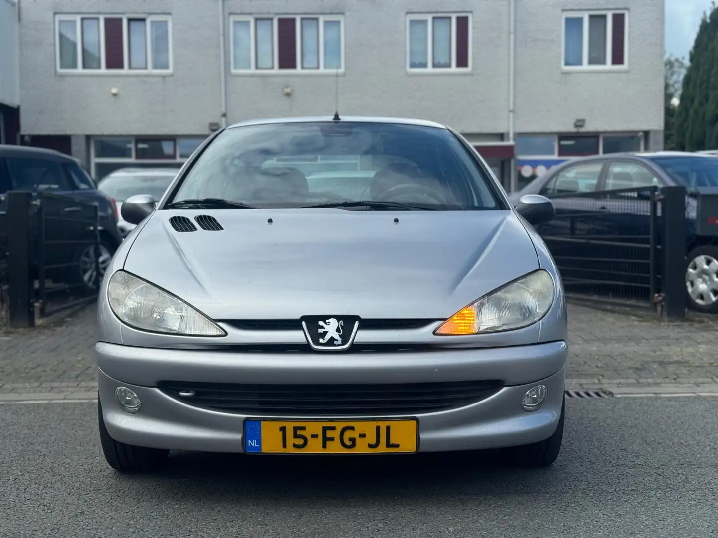 Peugeot 206 1.4 Gentry/5drs/Airco/ eerste eigenaar Gris - 2