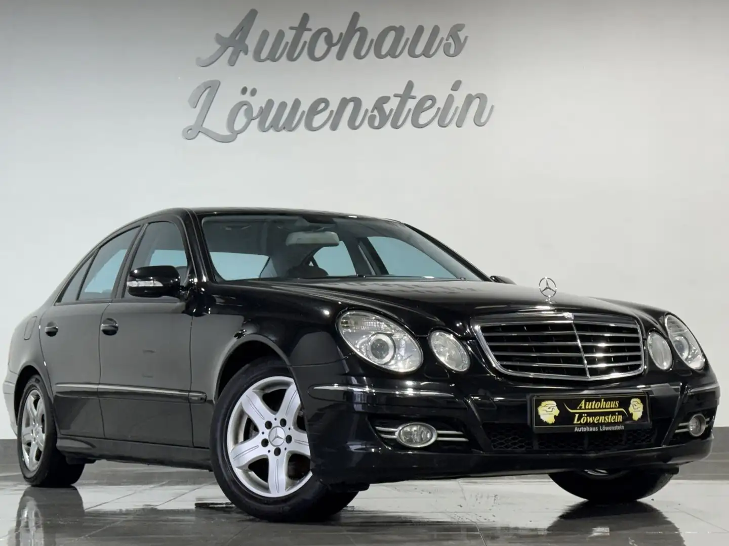 Mercedes-Benz E 200 Kompressor*SHZ*PIONEER NAVI*AHK* Schwarz - 1