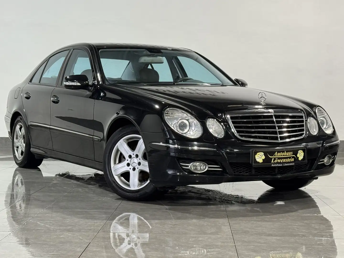 Mercedes-Benz E 200 Kompressor*SHZ*PIONEER NAVI*AHK* Schwarz - 2