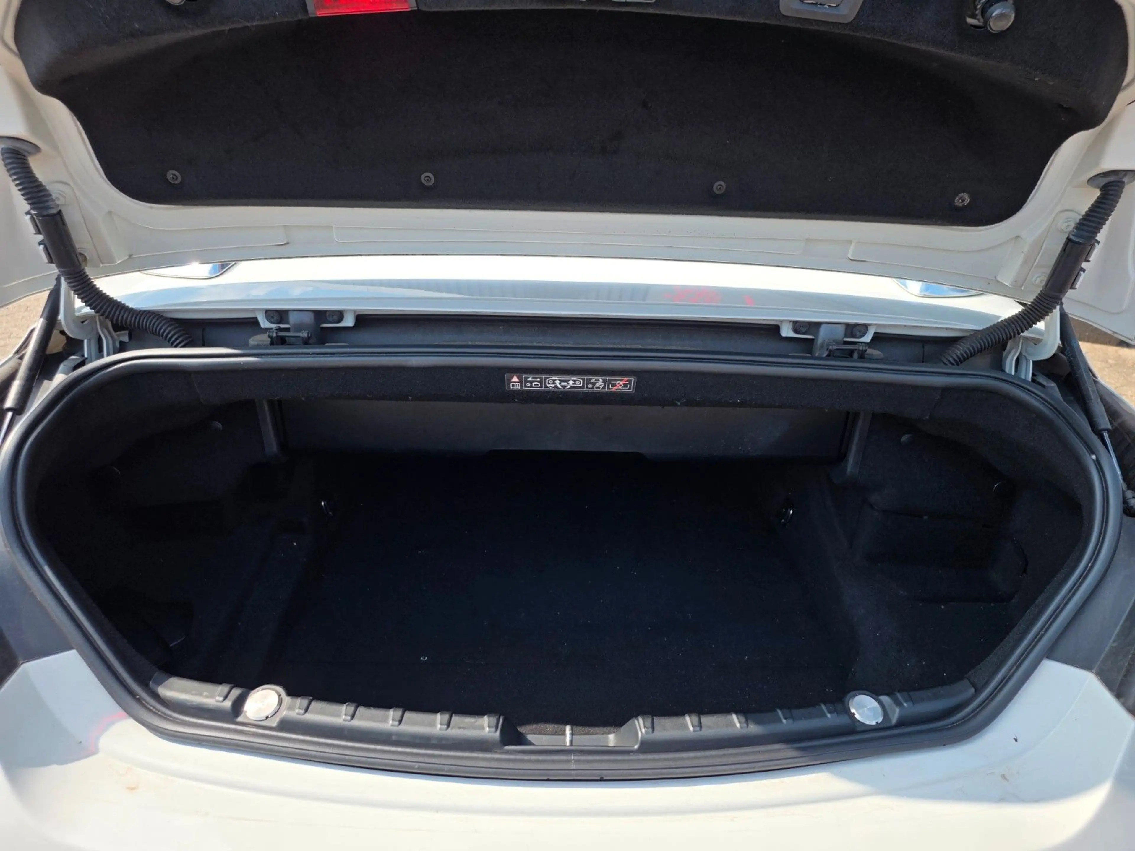 BMW 650 i Cabrio — photo 26