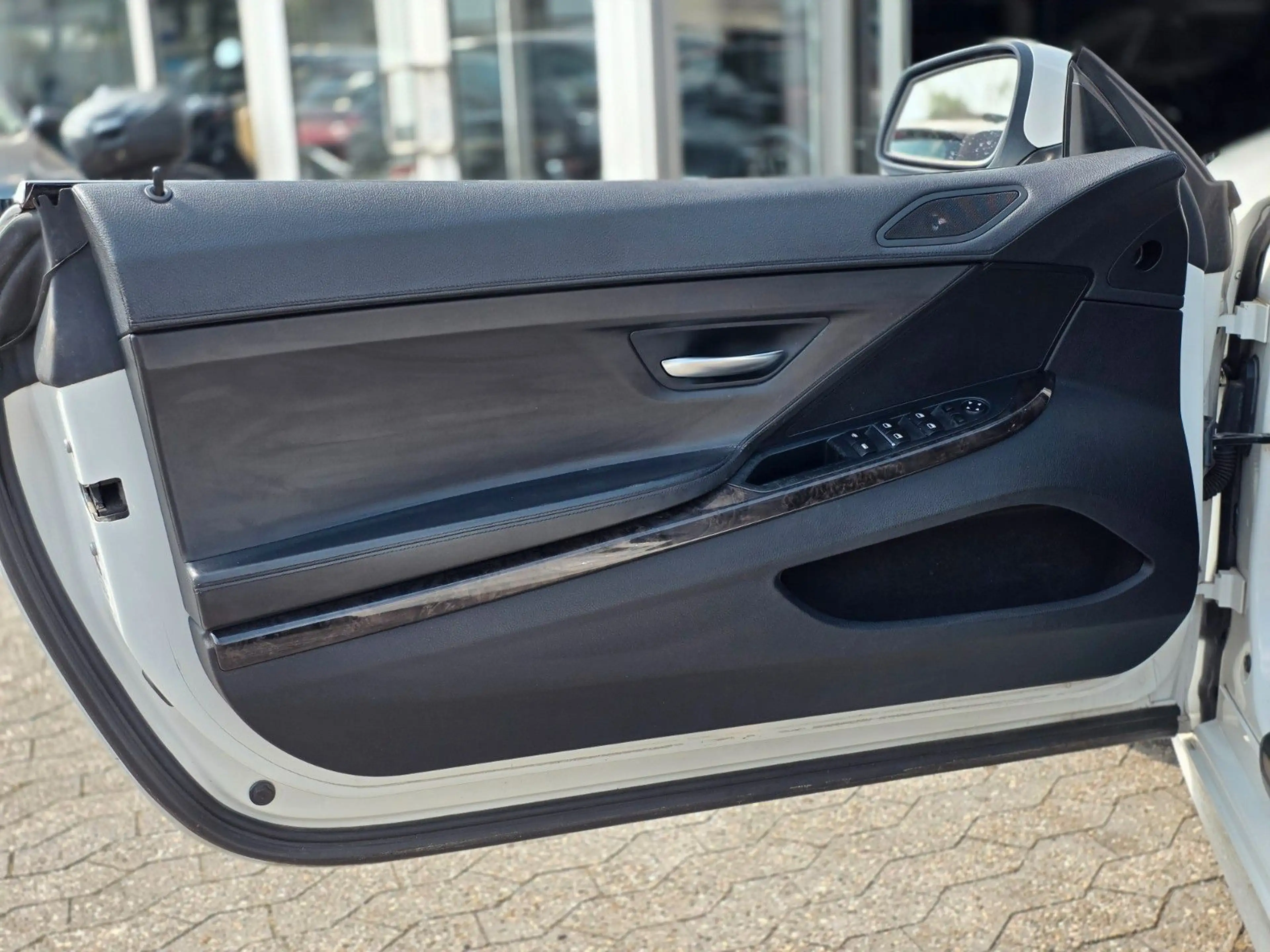 BMW 650 i Cabrio — photo 23