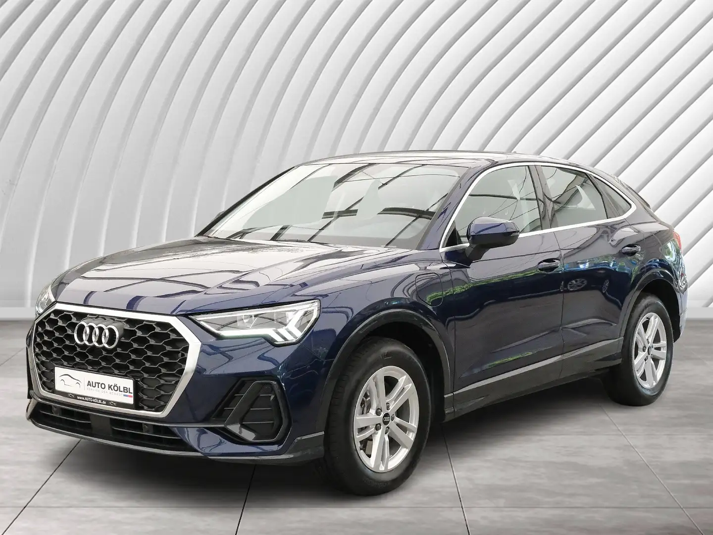 Audi Q3 Sportback 45 TFSI e basis ACC RFK NAVI LED Blau - 1