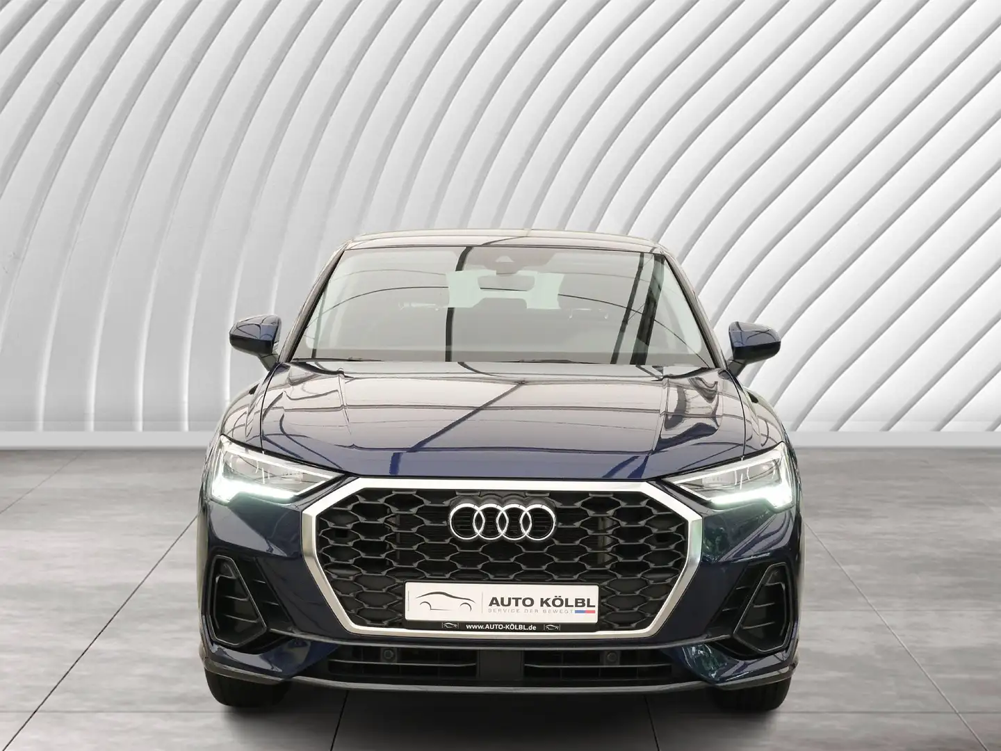 Audi Q3 Sportback 45 TFSI e basis ACC RFK NAVI LED Blau - 2