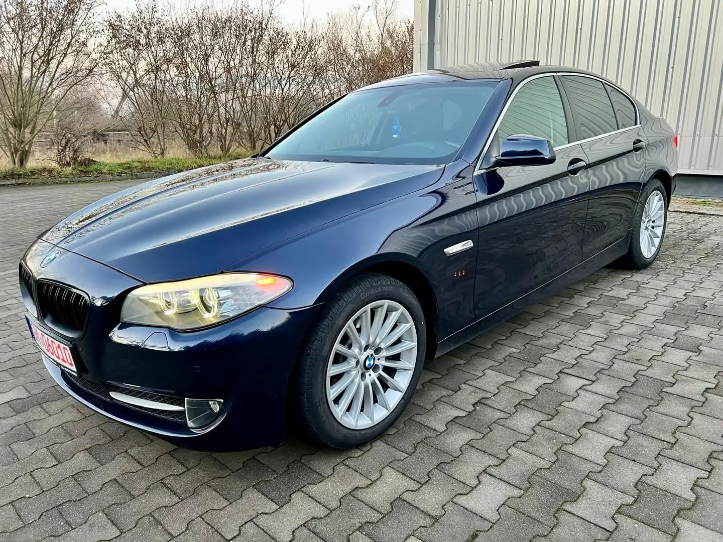 BMW 528 i Aut.Navi.P SchiebeDachXenonScheckh. Modrá - 2