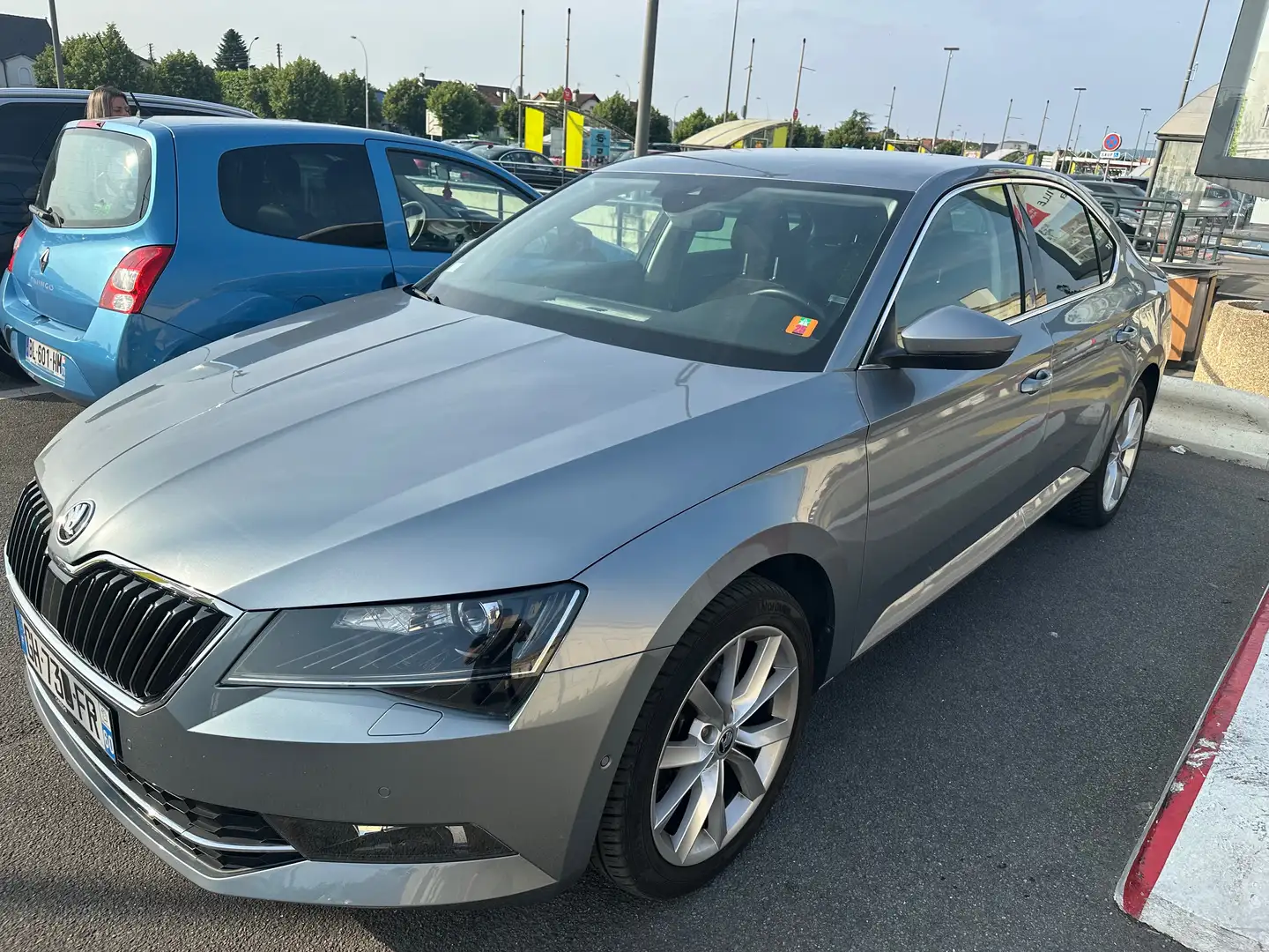 Skoda Superb Superb 1.4 TSI 150 DSG7 Business Gris - 1
