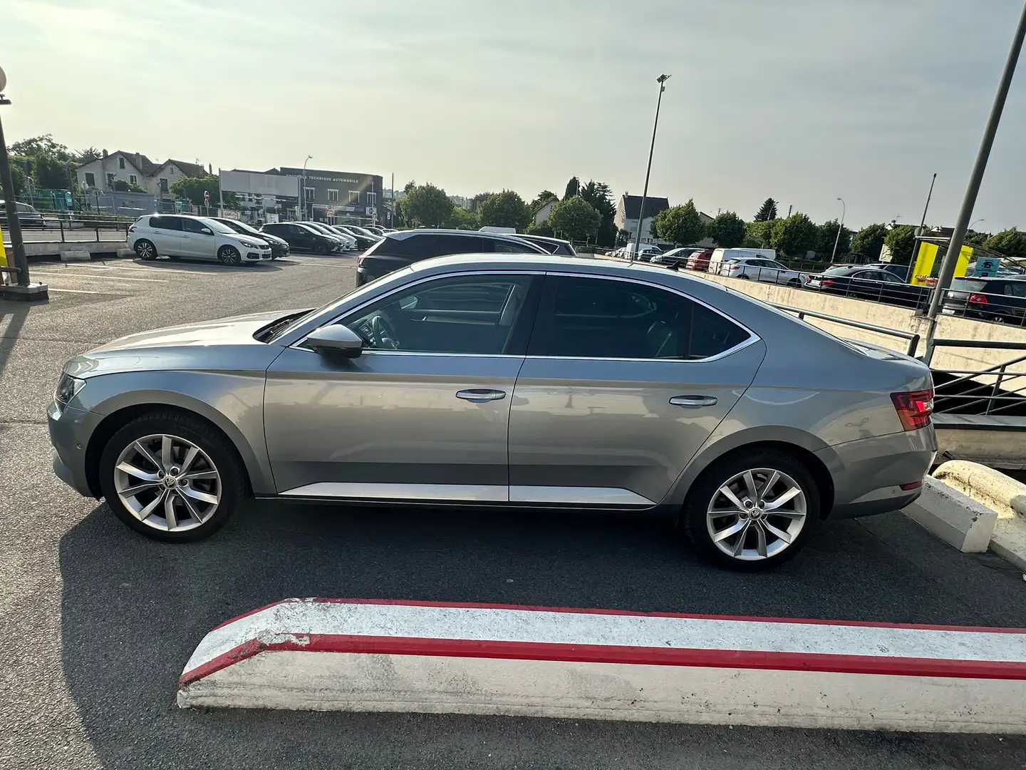 Skoda Superb Superb 1.4 TSI 150 DSG7 Business Gris - 2