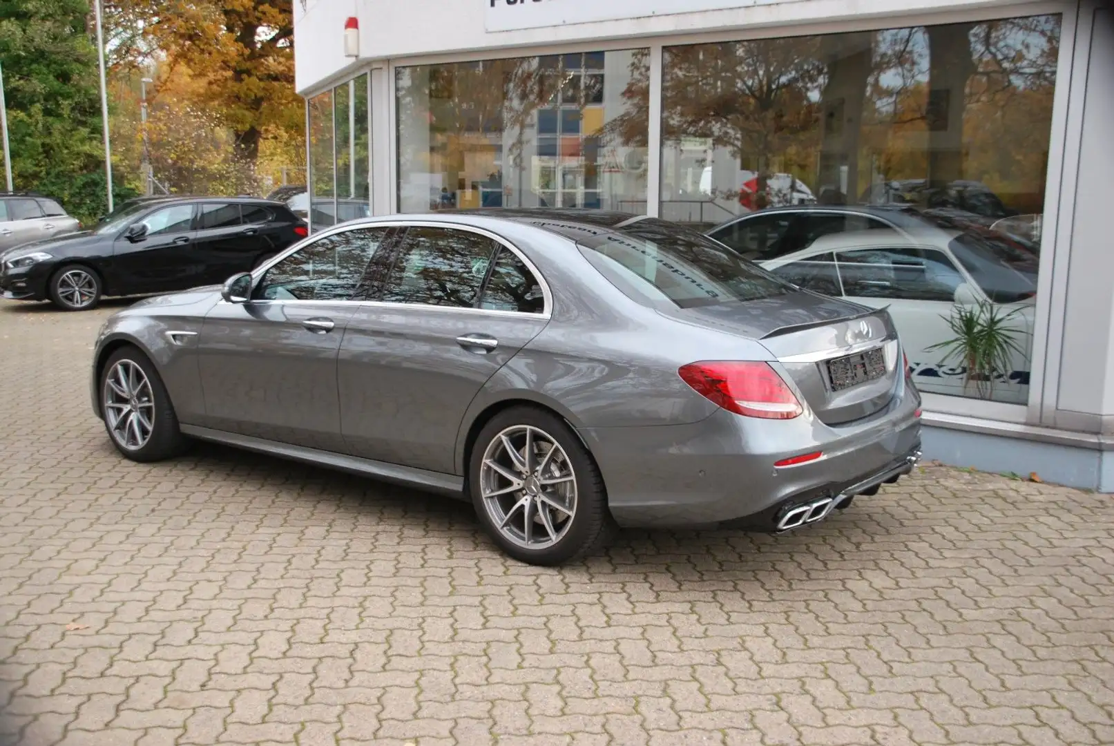 Mercedes-Benz E 63 AMG E Limousine E 63 AMG 4Matic+ Grau - 2
