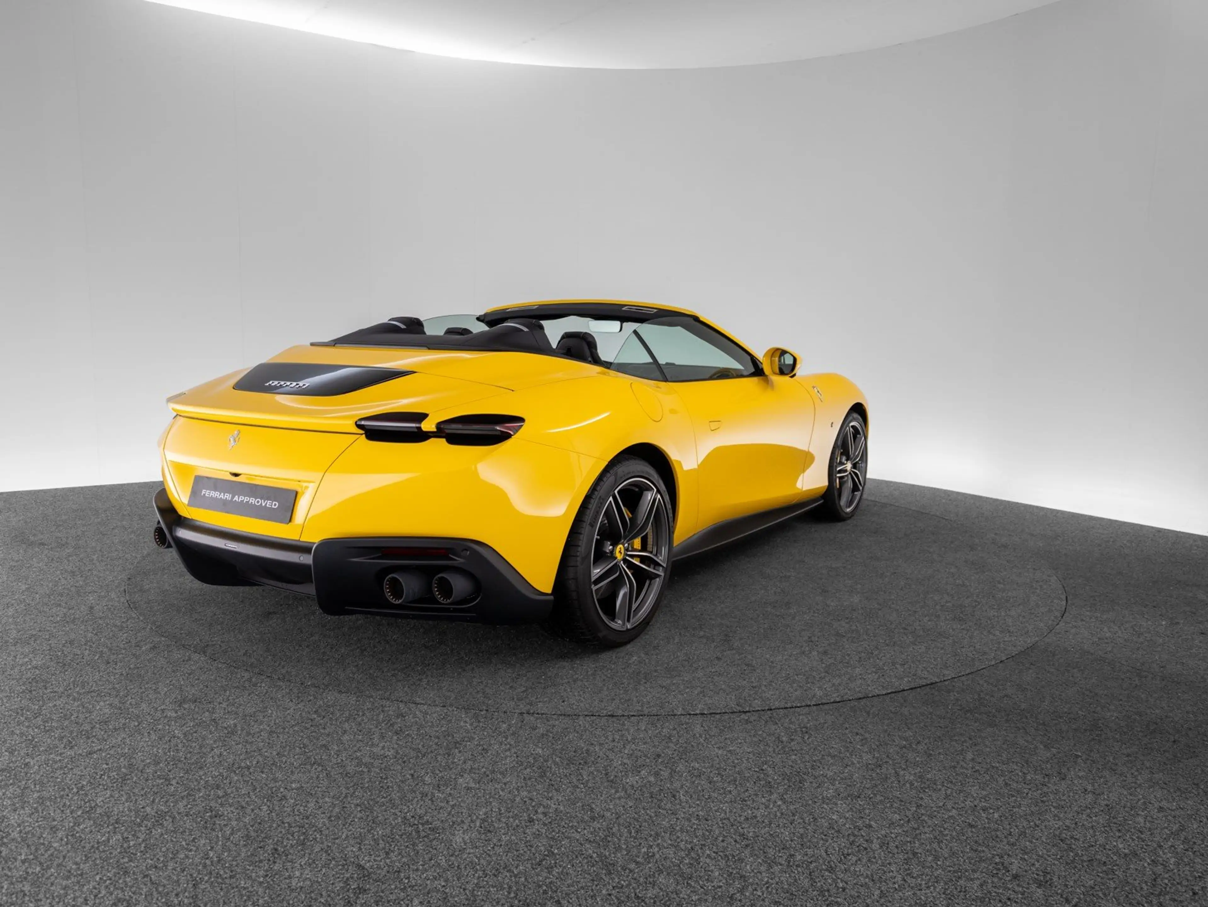 Ferrari Roma Spider FERRARI SINGEN — photo 5