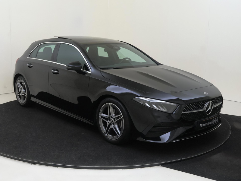 Mercedes-Benz A 180 AMG Line Panoramadak / Keyless Entry / Parkeercame — photo 2