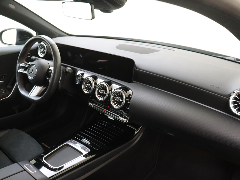Mercedes-Benz A 180 AMG Line Panoramadak / Keyless Entry / Parkeercame — photo 5