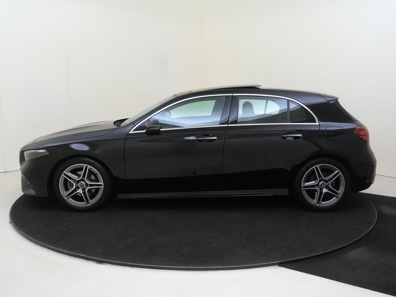 Mercedes-Benz A 180 AMG Line Panoramadak / Keyless Entry / Parkeercame — photo 8