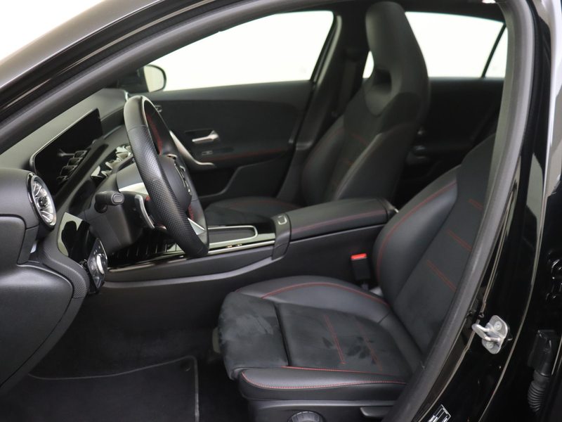 Mercedes-Benz A 180 AMG Line Panoramadak / Keyless Entry / Parkeercame — photo 11