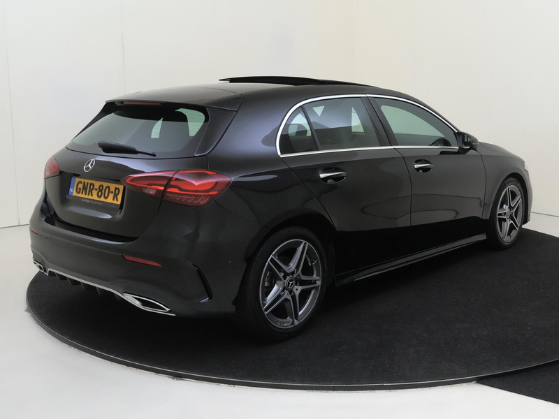 Mercedes-Benz A 180 AMG Line Panoramadak / Keyless Entry / Parkeercame — photo 4