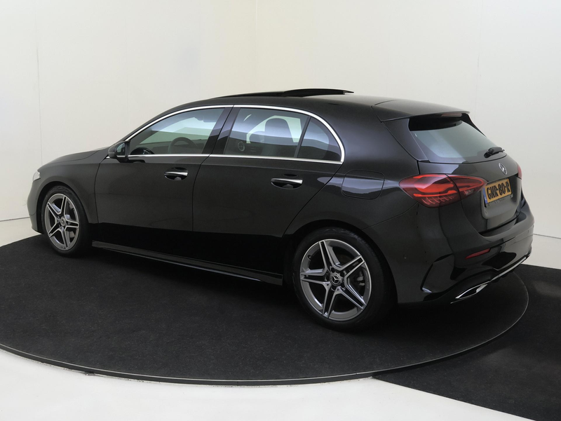Mercedes-Benz A 180 AMG Line Panoramadak / Keyless Entry / Parkeercame — photo 3
