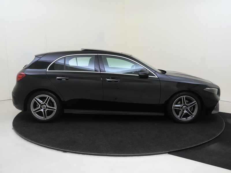 Mercedes-Benz A 180 AMG Line Panoramadak / Keyless Entry / Parkeercame — photo 9
