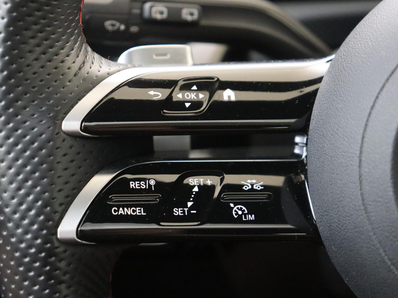 Mercedes-Benz A 180 AMG Line Panoramadak / Keyless Entry / Parkeercame — photo 13