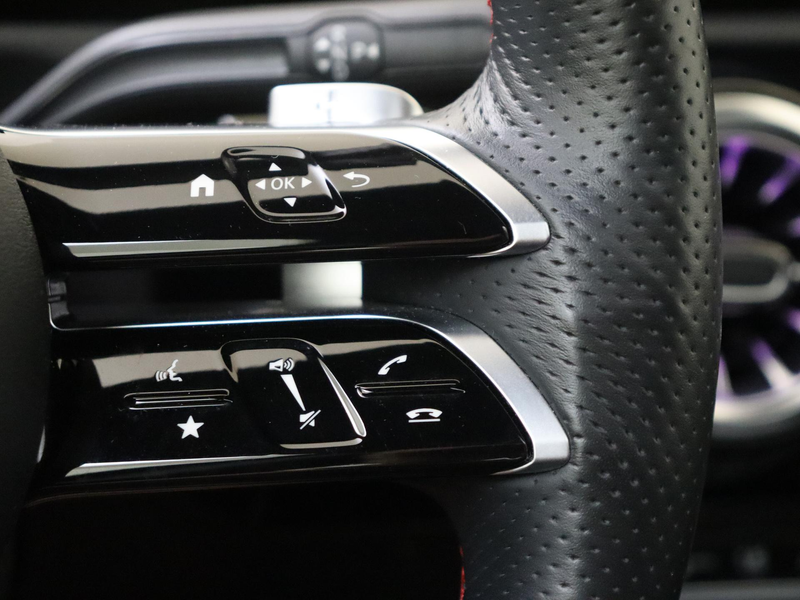Mercedes-Benz A 180 AMG Line Panoramadak / Keyless Entry / Parkeercame — photo 14