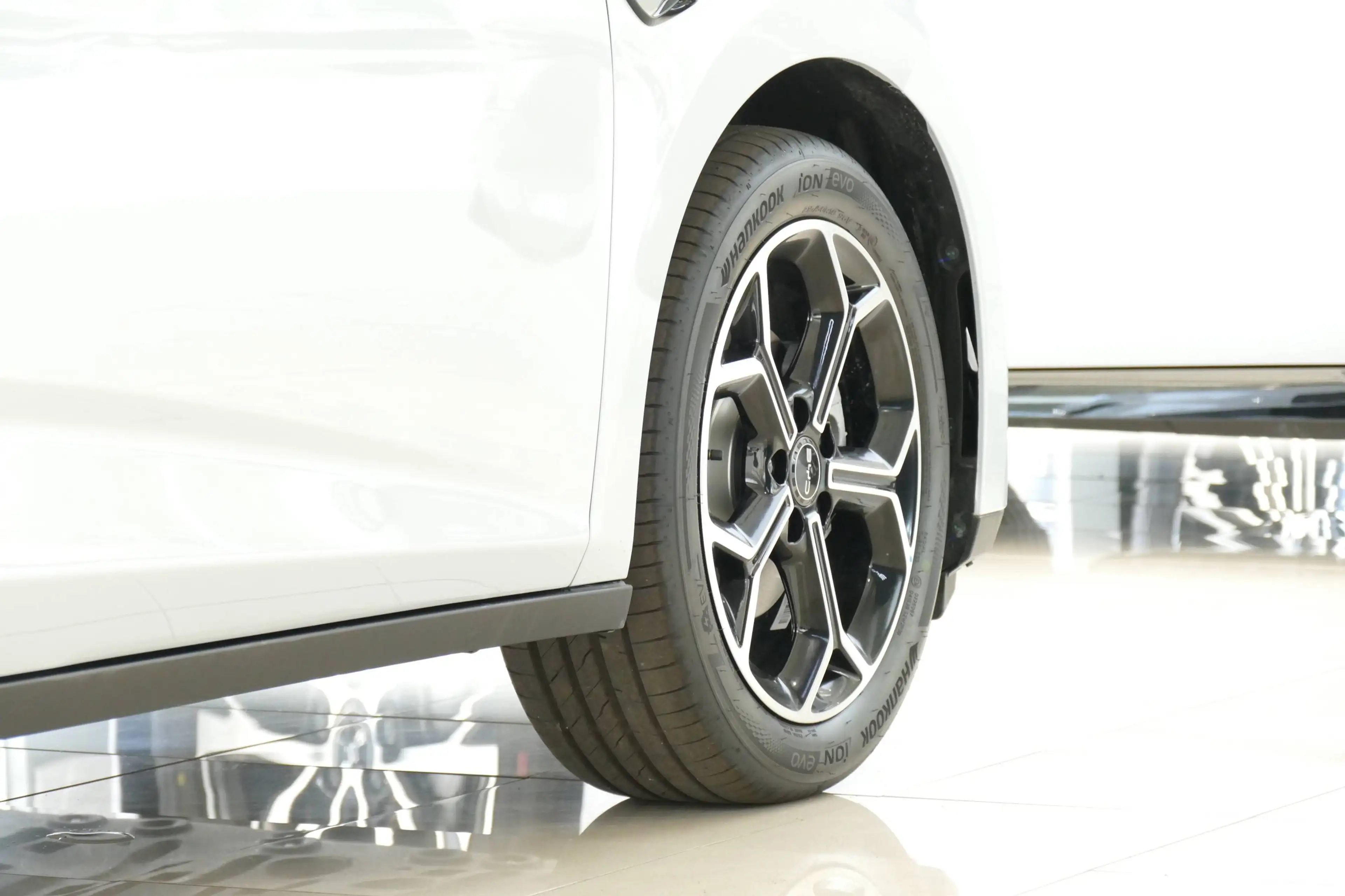 BYD Dolphin G 1.5 PHEV DM-i 156 KW Comfort °Vorführwagen° — photo 4