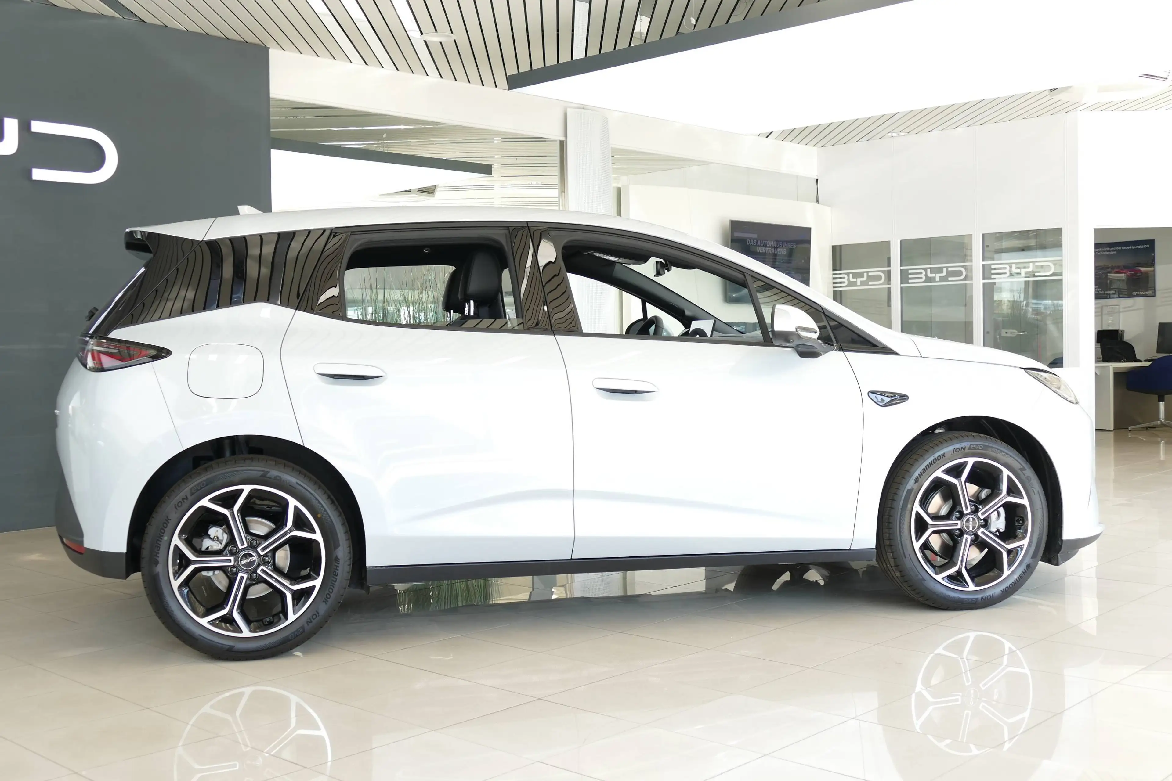 BYD Dolphin G 1.5 PHEV DM-i 156 KW Comfort °Vorführwagen° — photo 12