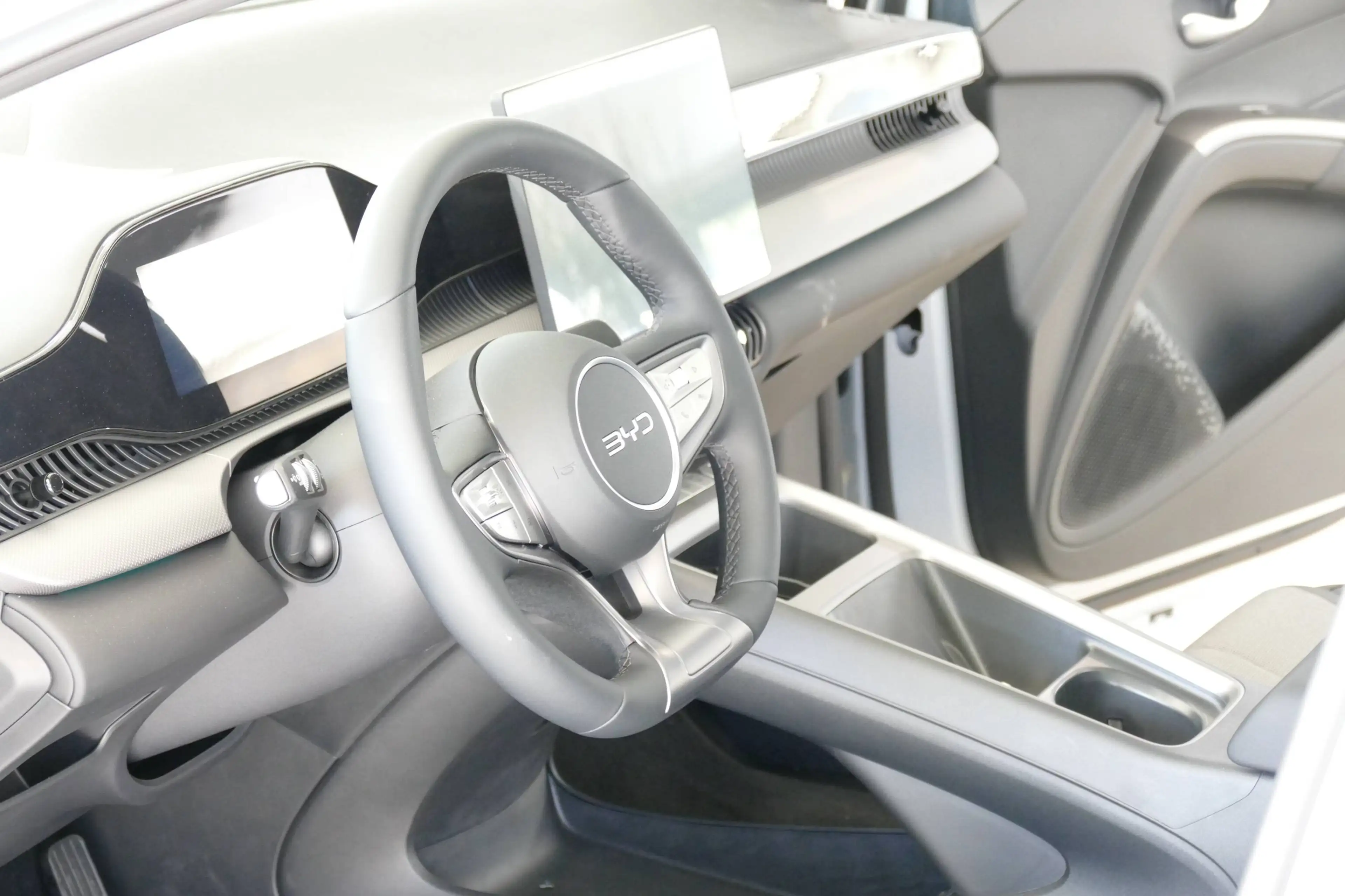 BYD Dolphin G 1.5 PHEV DM-i 156 KW Comfort °Vorführwagen° — photo 15