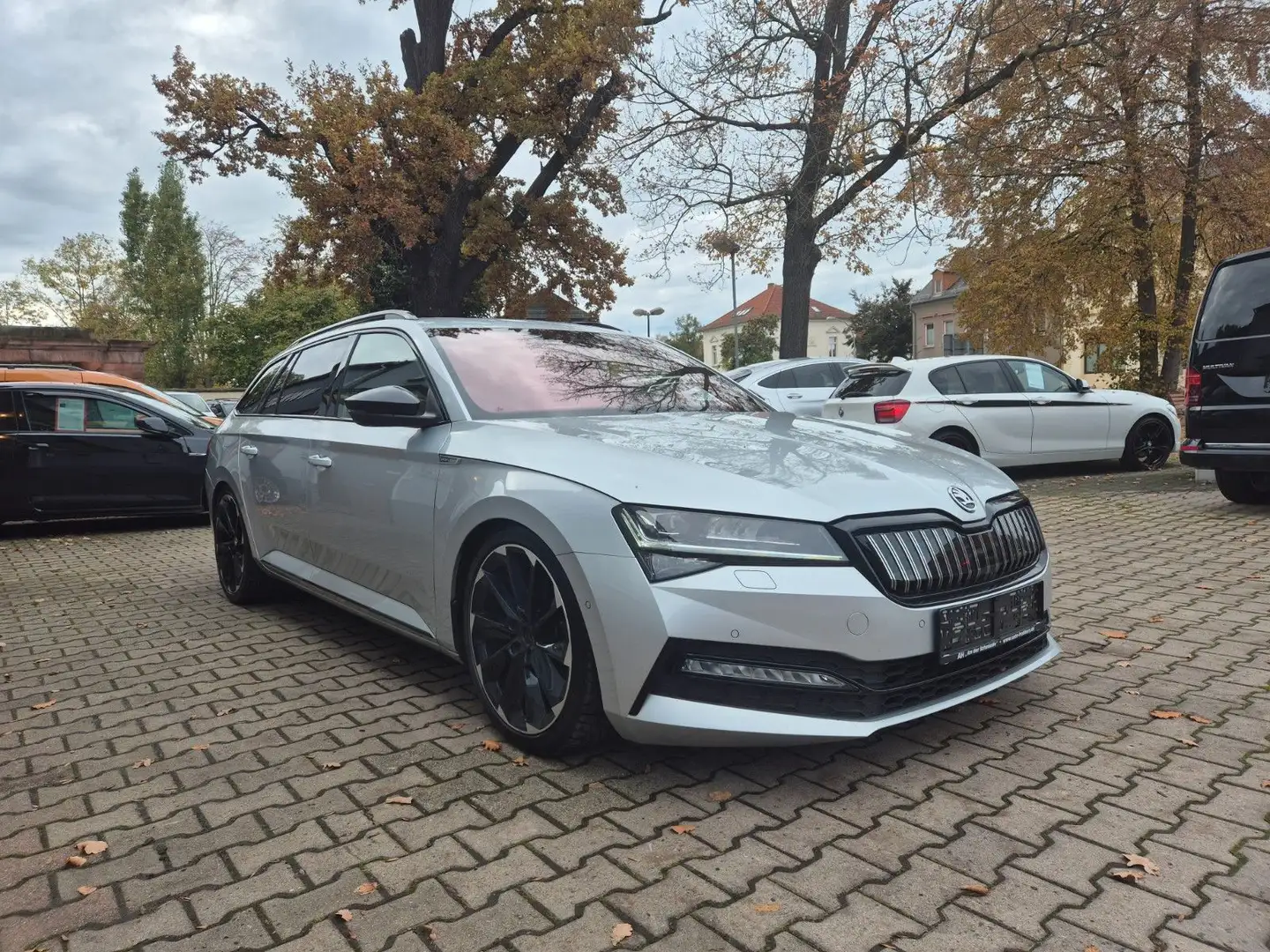 Skoda Superb Combi Sportline iV,LED,360°,ACC Silber - 1