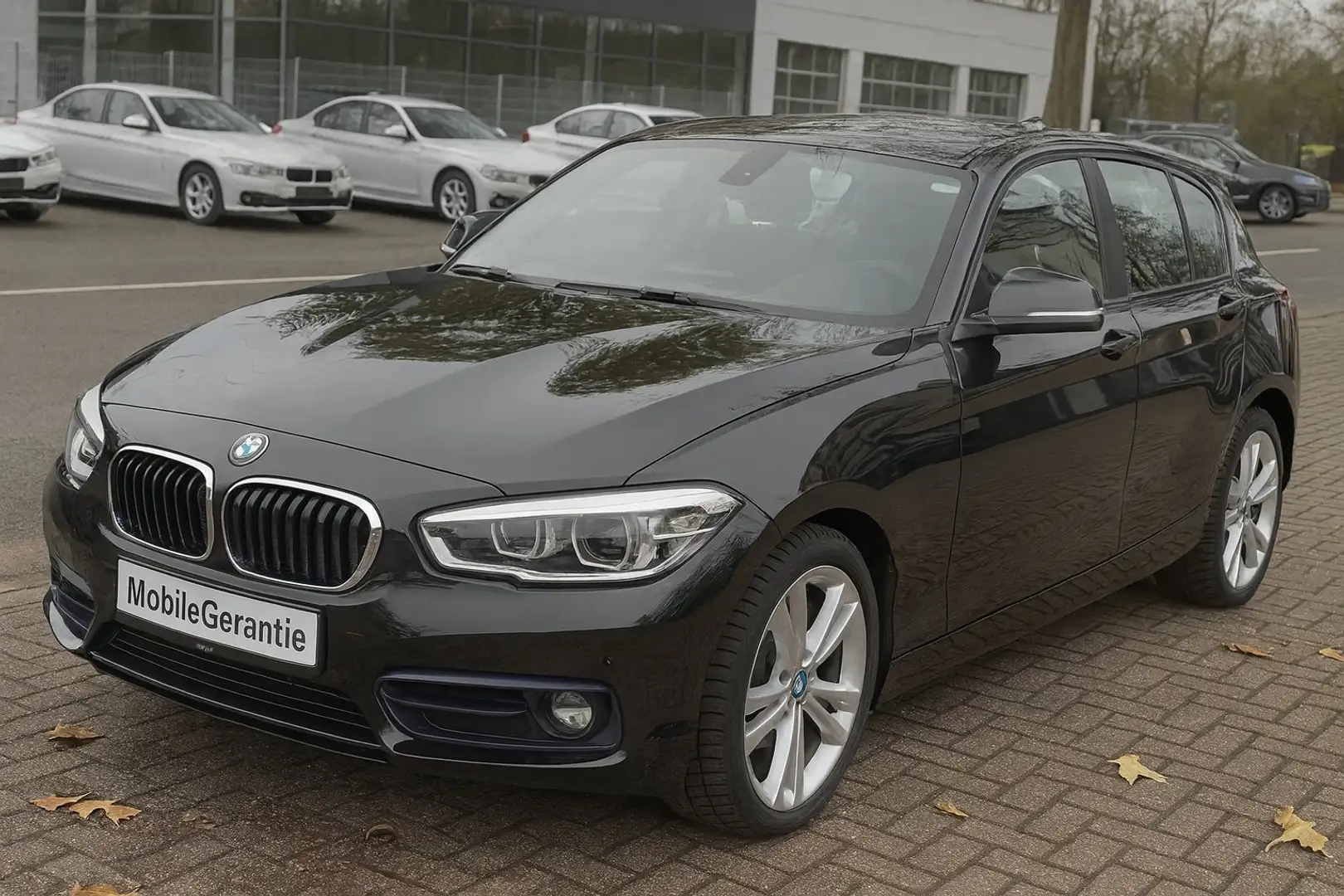 BMW 120 120 i Sport Line, Leder, Navi, LED Schwarz - 2