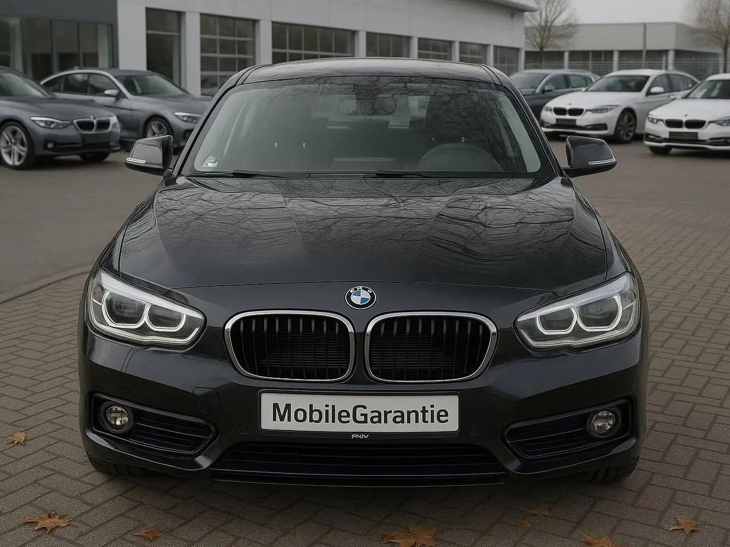 BMW 120 120 i Sport Line, Leder, Navi, LED Schwarz - 1