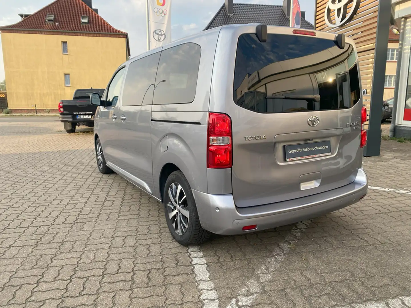 Toyota Proace Verso 2.0 L1 Team Deutschland Silber - 2